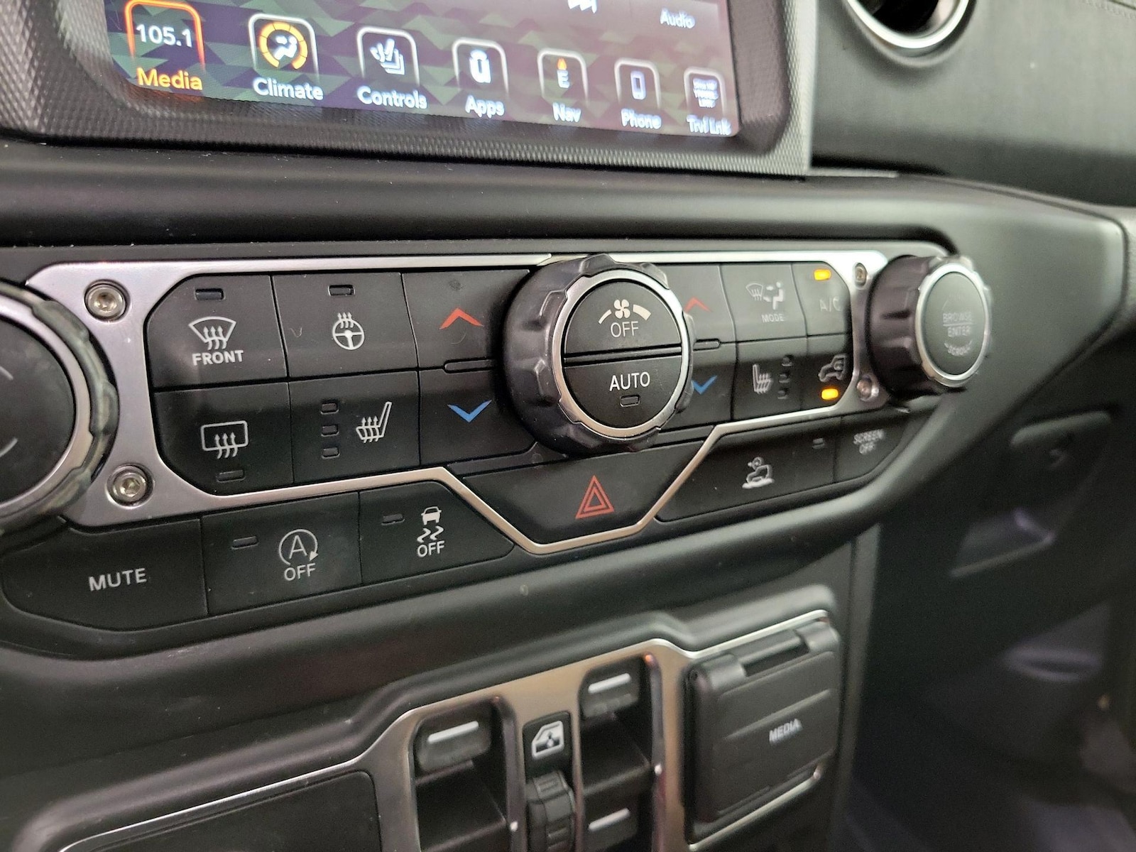 2022 Jeep Wrangler Unlimited Sahara - Photo 18