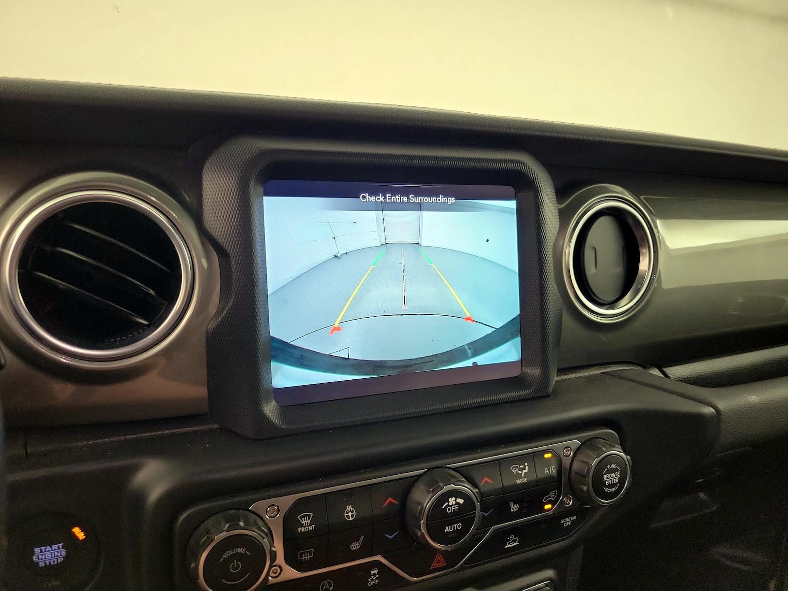 2022 Jeep Wrangler Unlimited Sahara - Photo 16