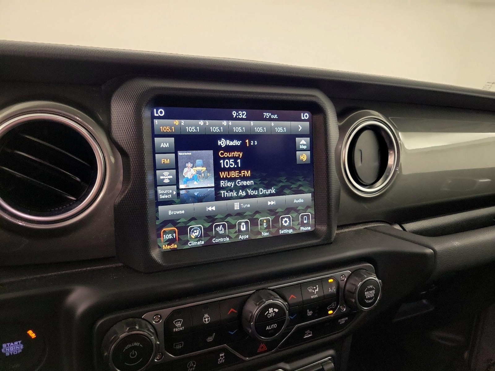 2022 Jeep Wrangler Unlimited Sahara - Photo 17
