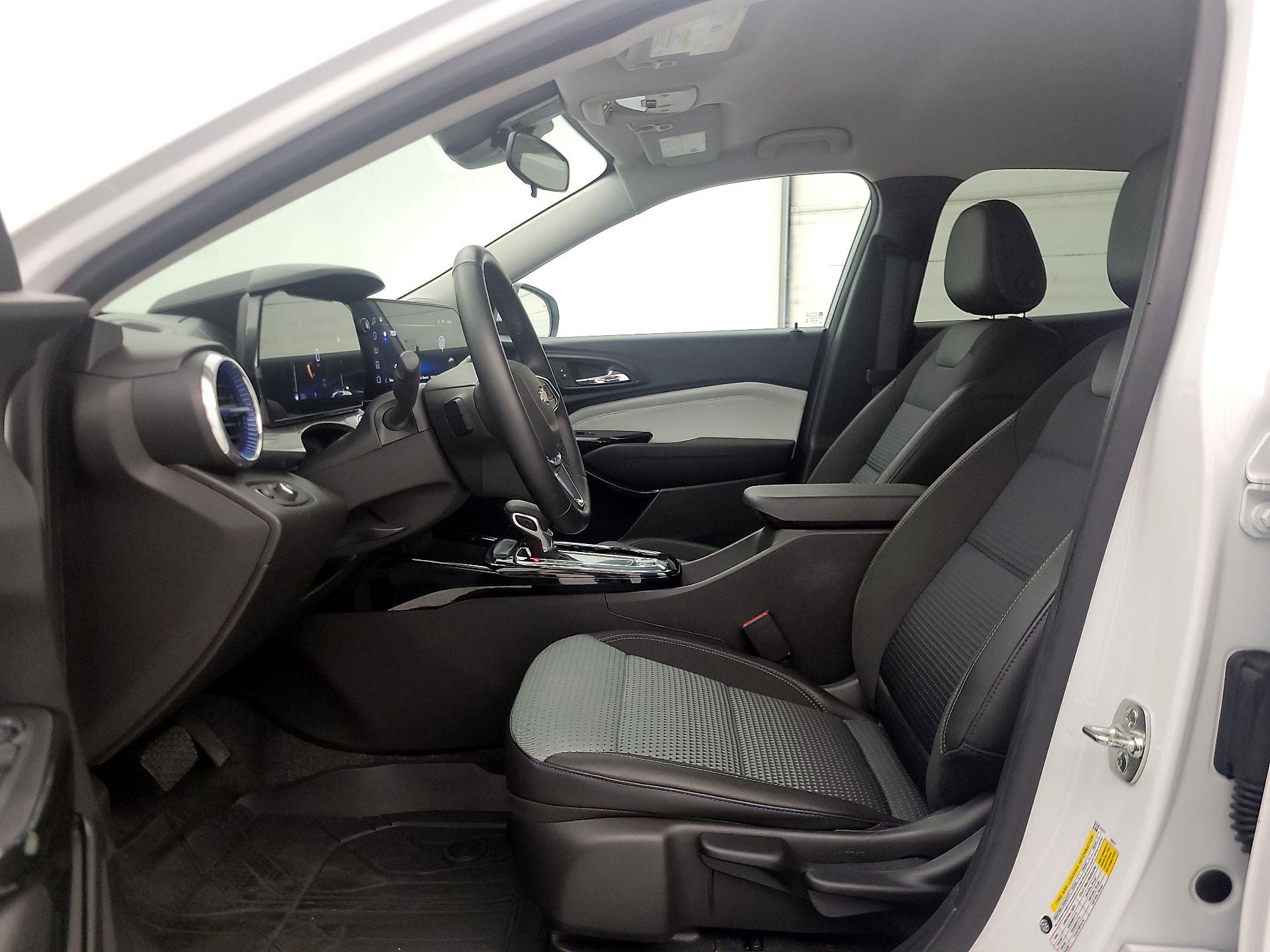 Thumbnail: 2025 Chevrolet Trax - 11