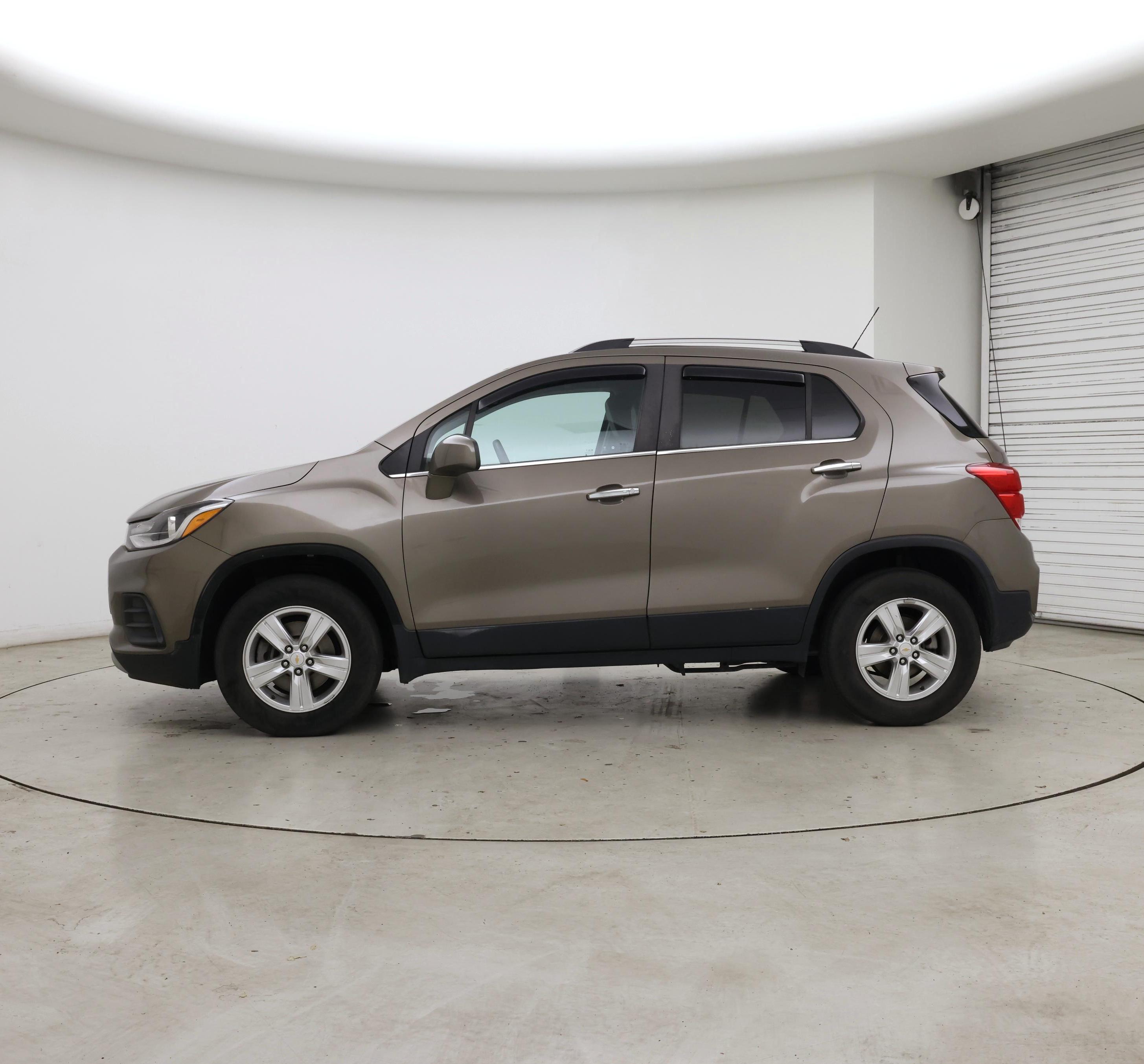 Thumbnail: 2020 Chevrolet Trax - 3
