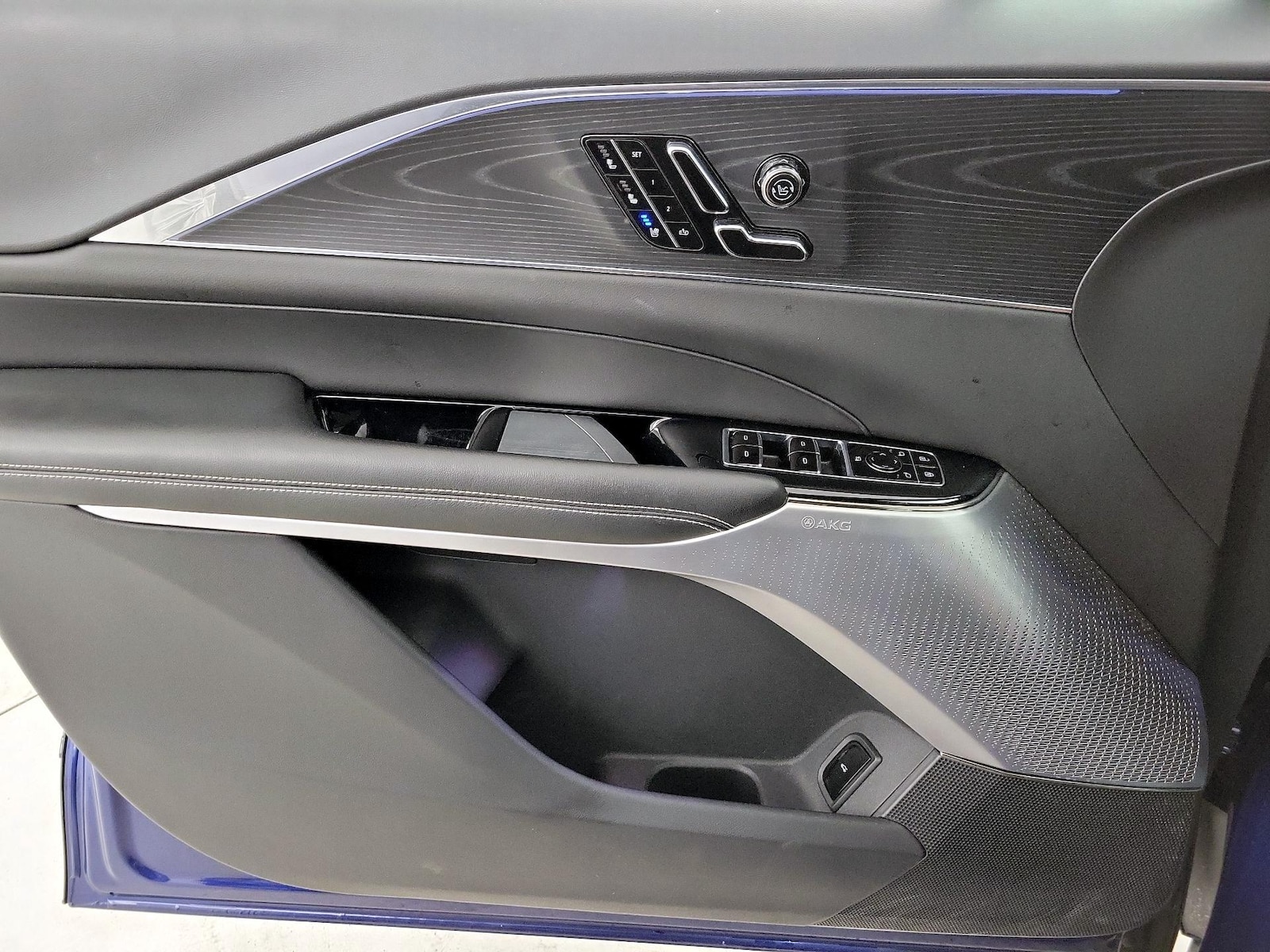 2024 Cadillac LYRIQ Luxury 2 - Photo 13