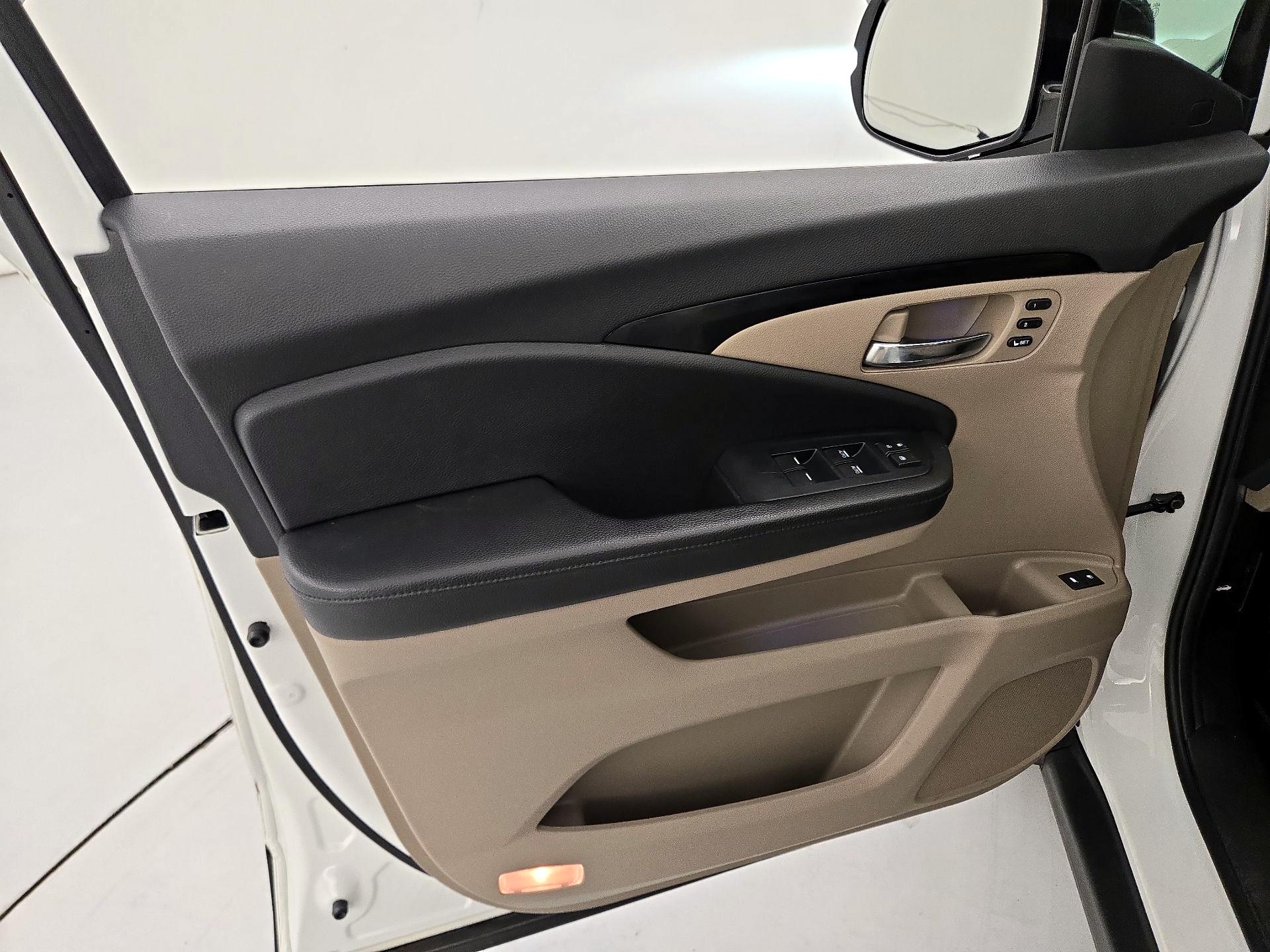 Thumbnail: 2020 Honda Pilot - 12
