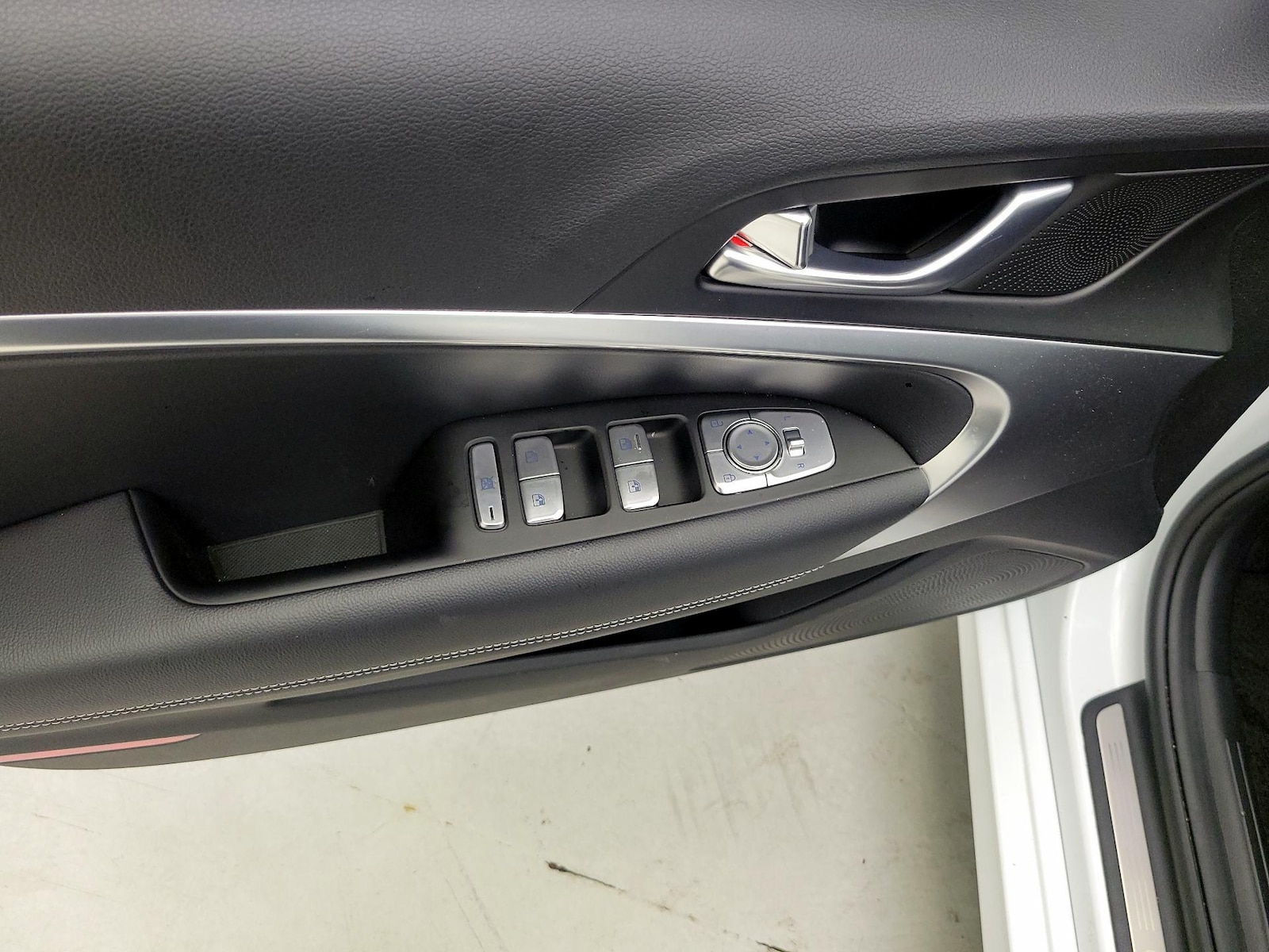 2026 GENESIS G70 Standard - Photo 13