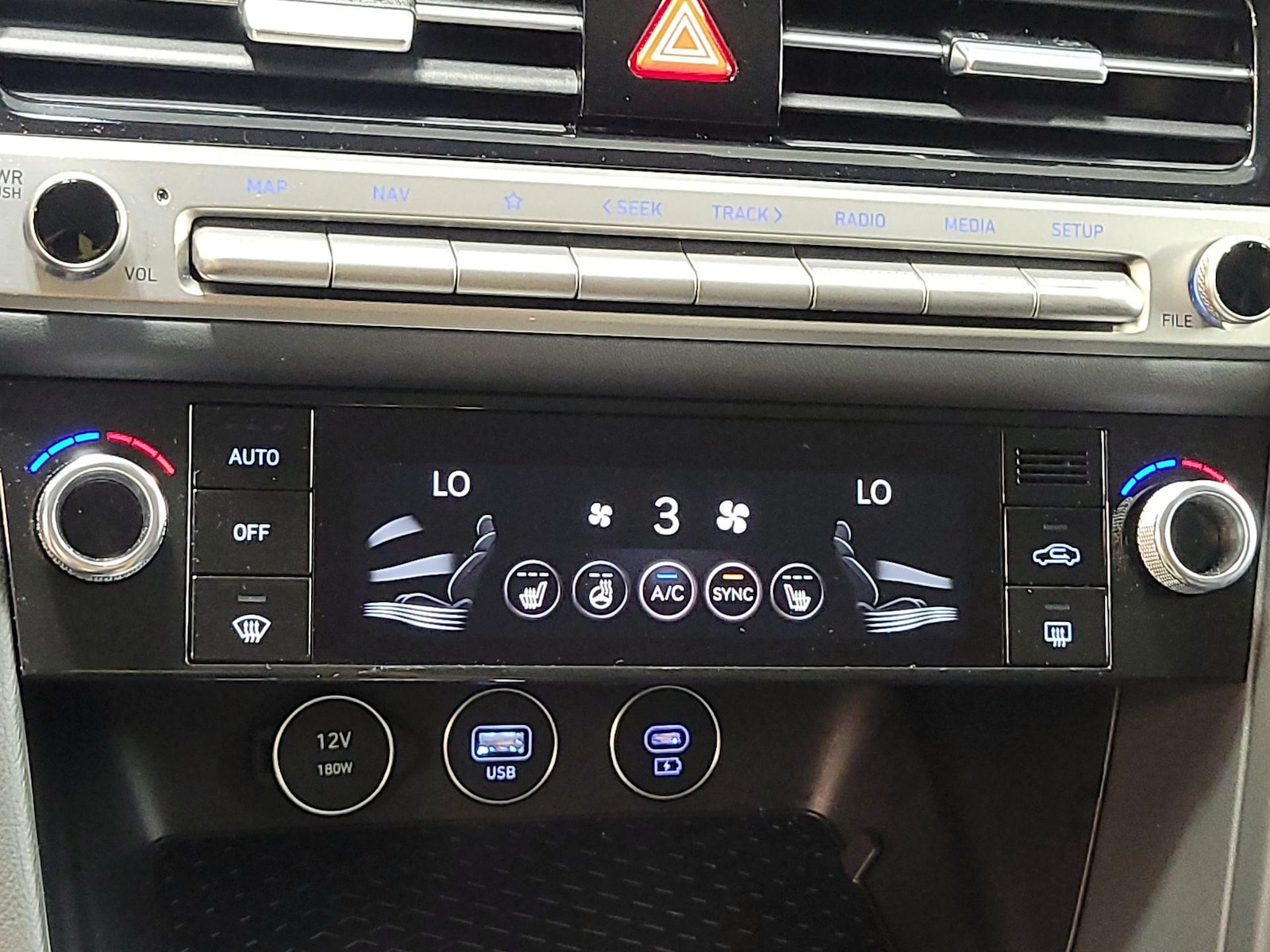 2026 GENESIS G70 Standard - Photo 18