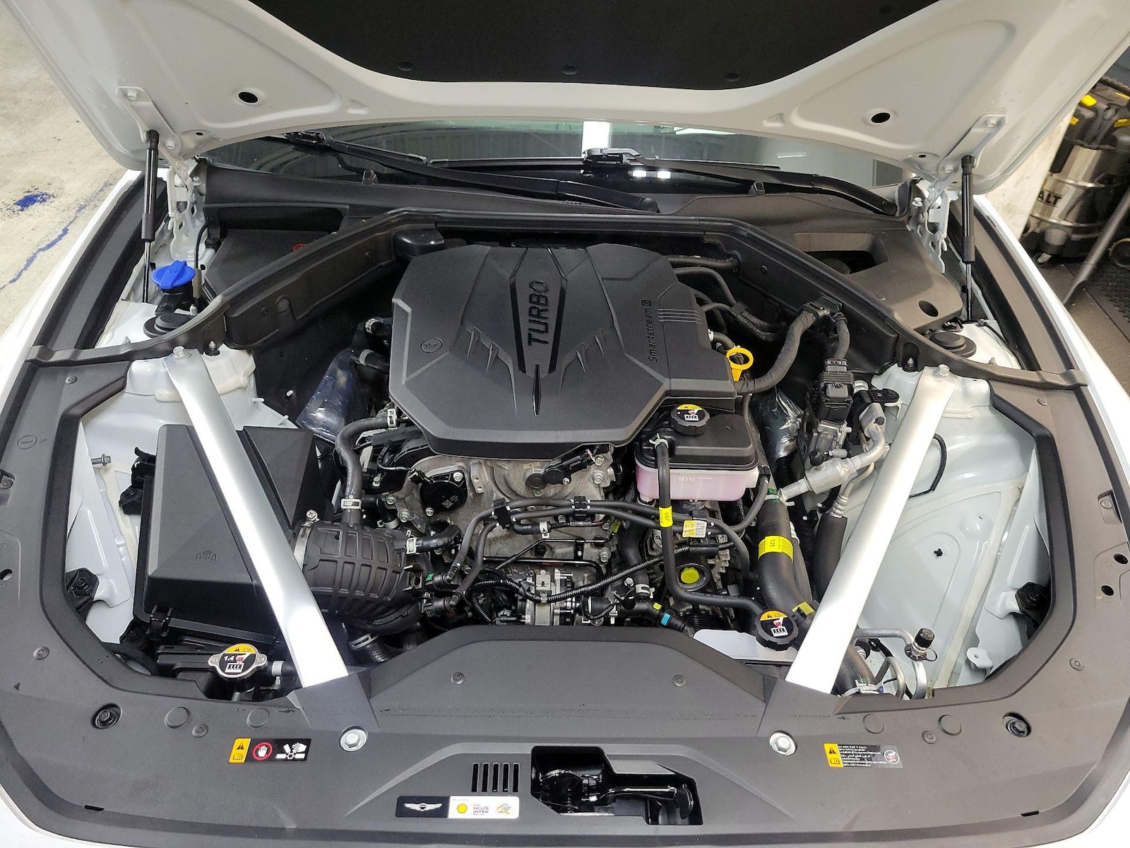 2026 GENESIS G70 Standard - Photo 23