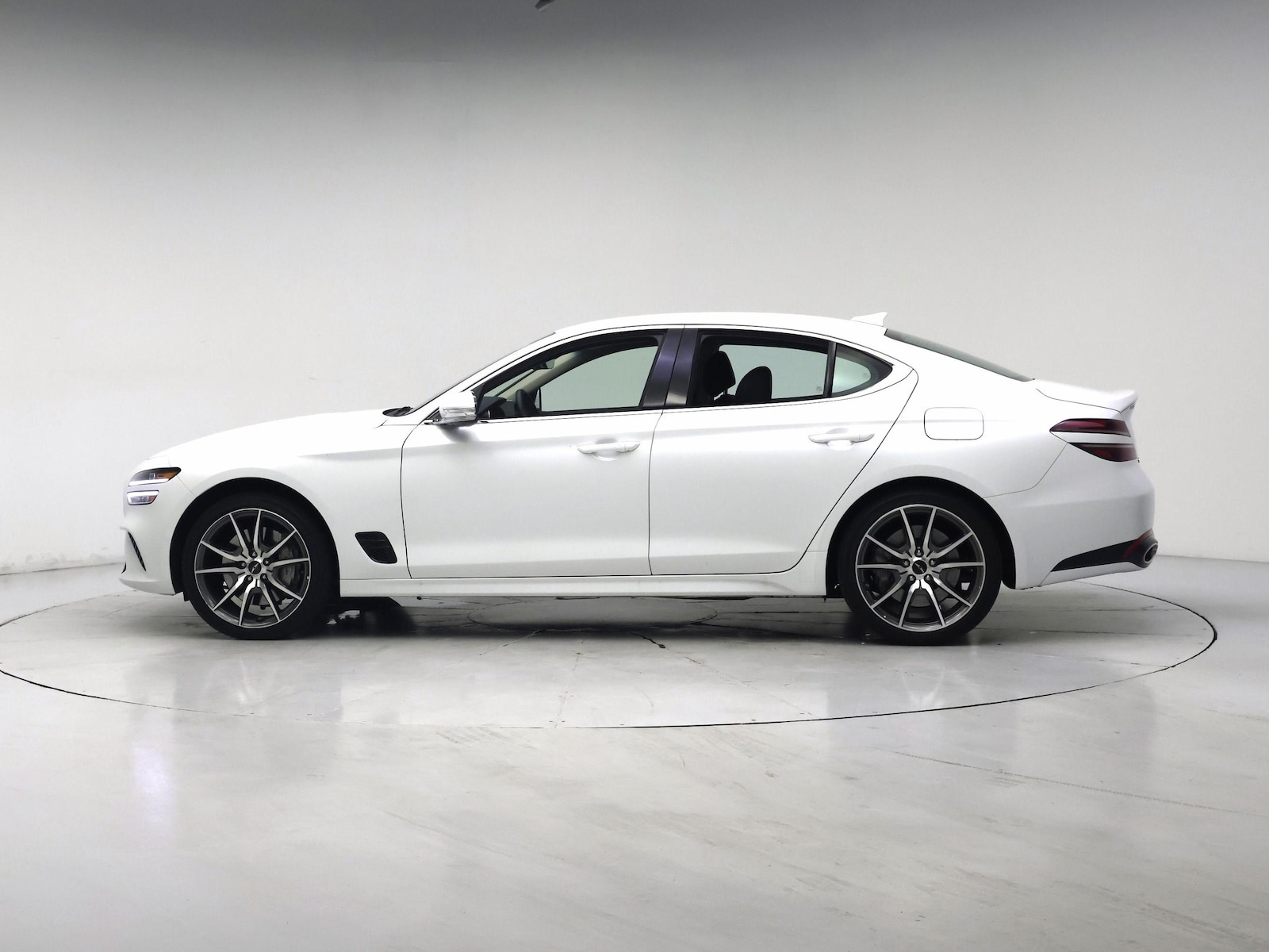 2026 GENESIS G70 Standard - Photo 4