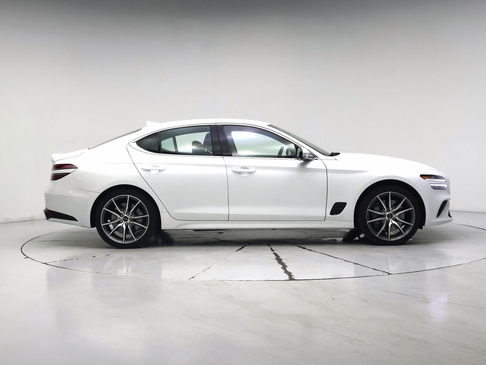 2026 GENESIS G70 Standard - Photo 8