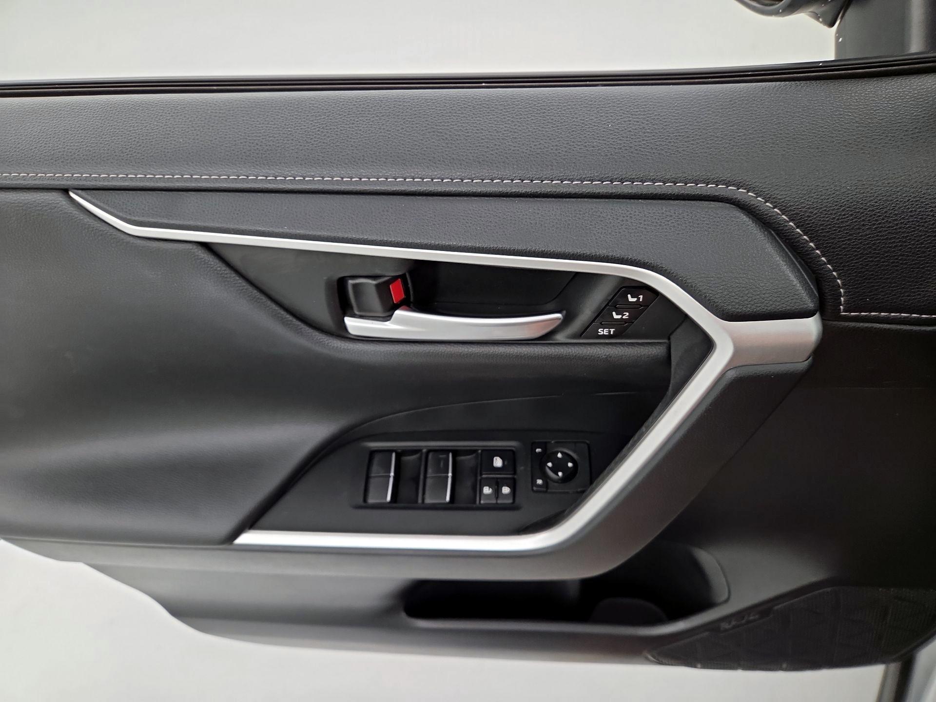 Thumbnail: 2019 Toyota RAV4 - 12