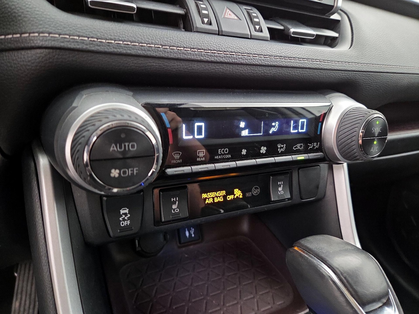 2019 Toyota RAV4 Limited - Photo 18