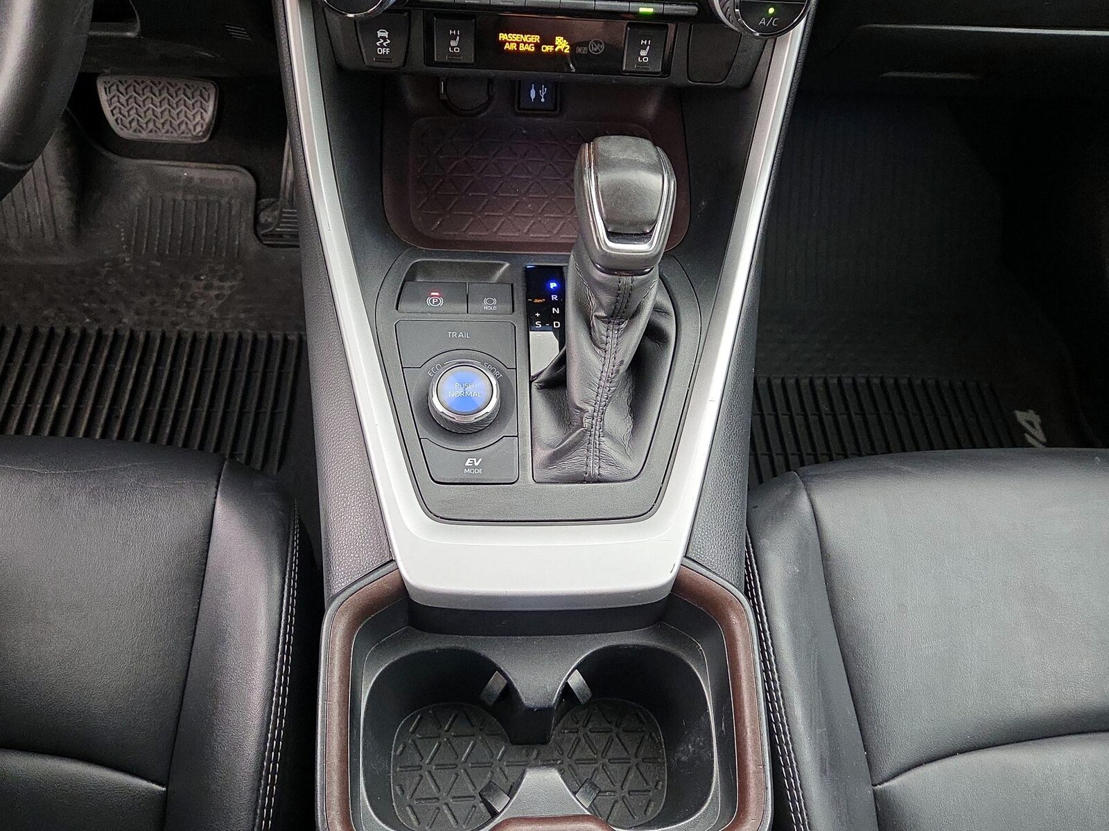 2019 Toyota RAV4 Limited - Photo 19