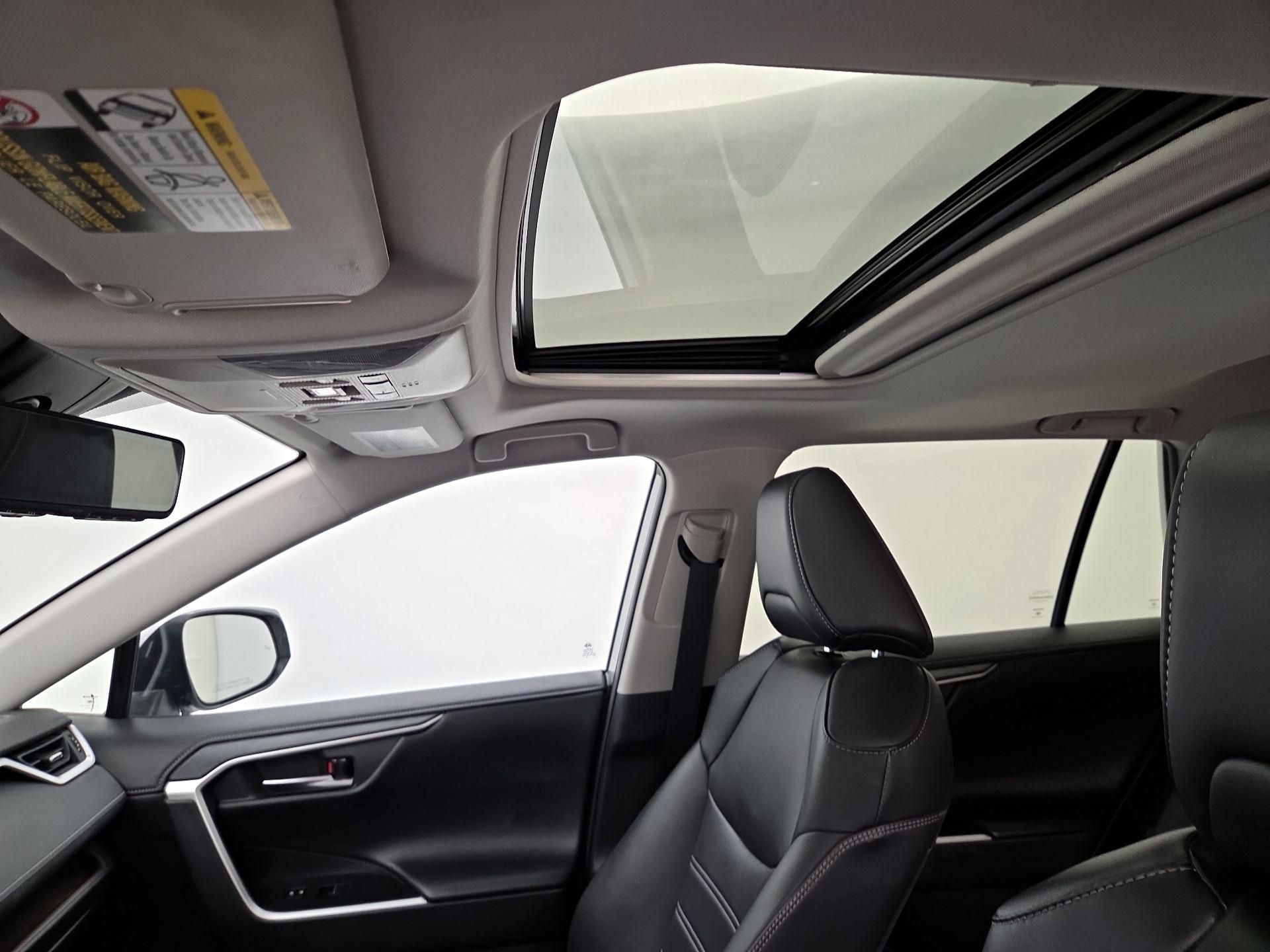 Thumbnail: 2019 Toyota RAV4 - 20