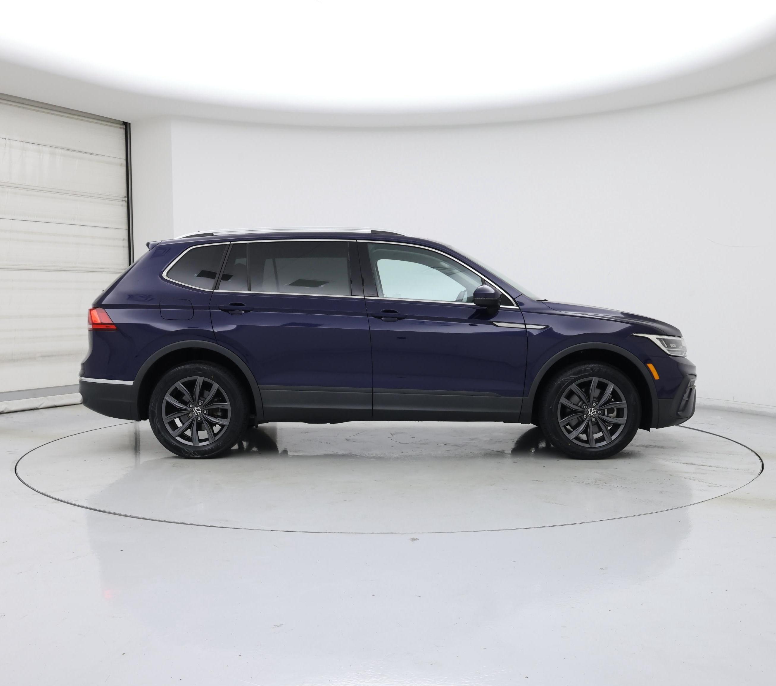 Thumbnail: 2023 Volkswagen Tiguan - 7