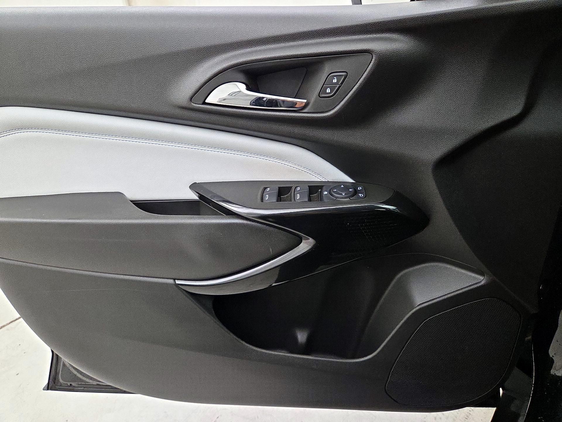 Thumbnail: 2025 Chevrolet Trax - 12