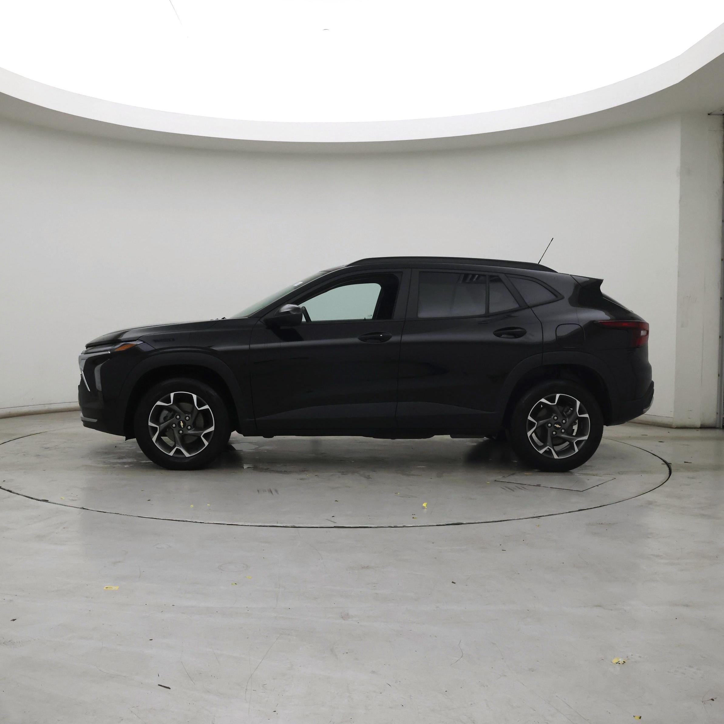 Thumbnail: 2025 Chevrolet Trax - 3