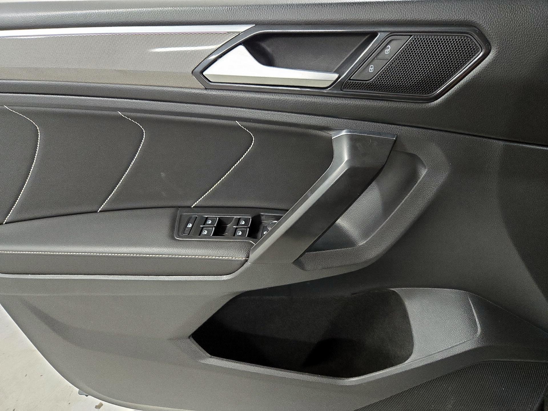 Thumbnail: 2023 Volkswagen Tiguan - 12