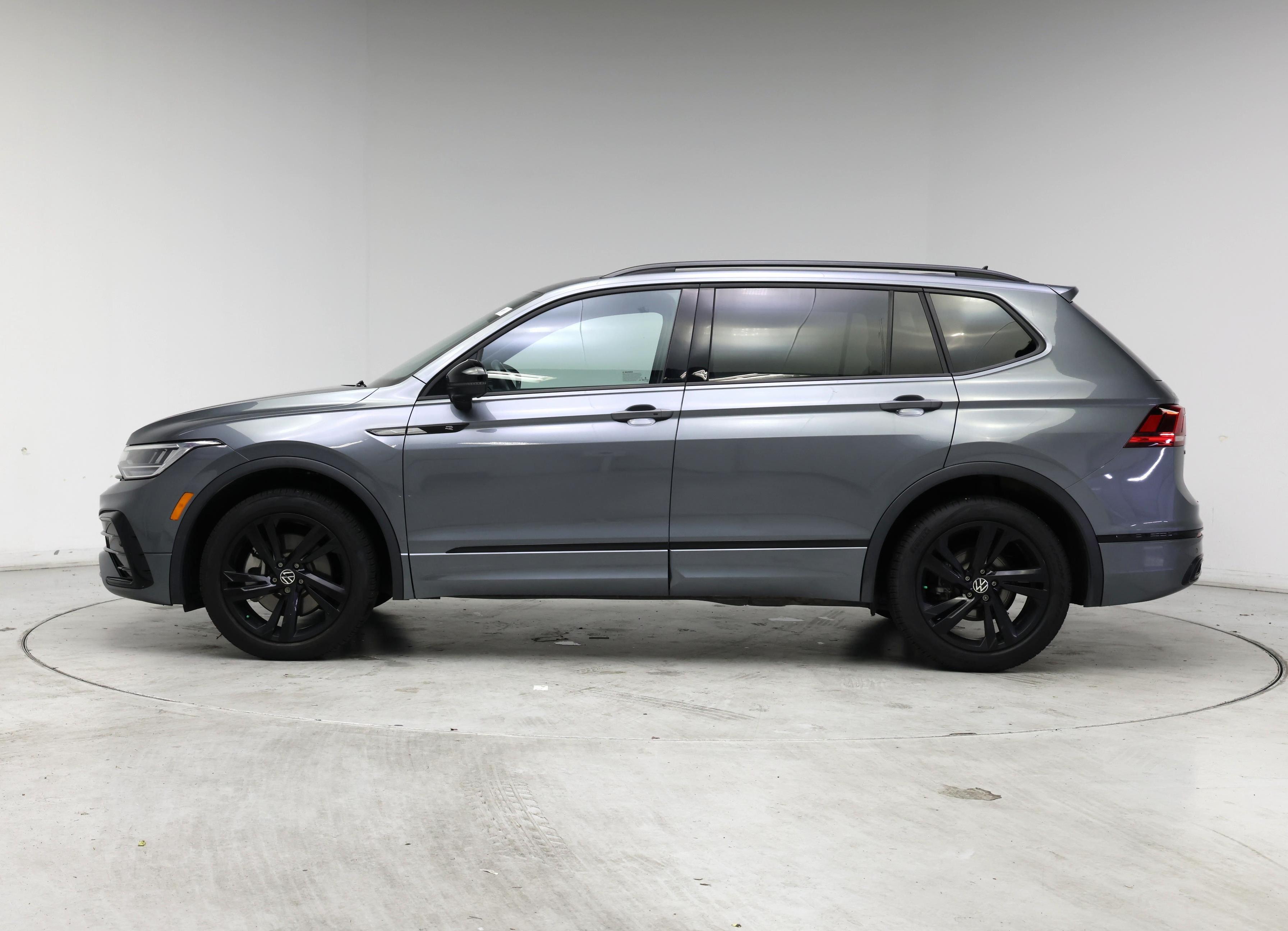Thumbnail: 2023 Volkswagen Tiguan - 3