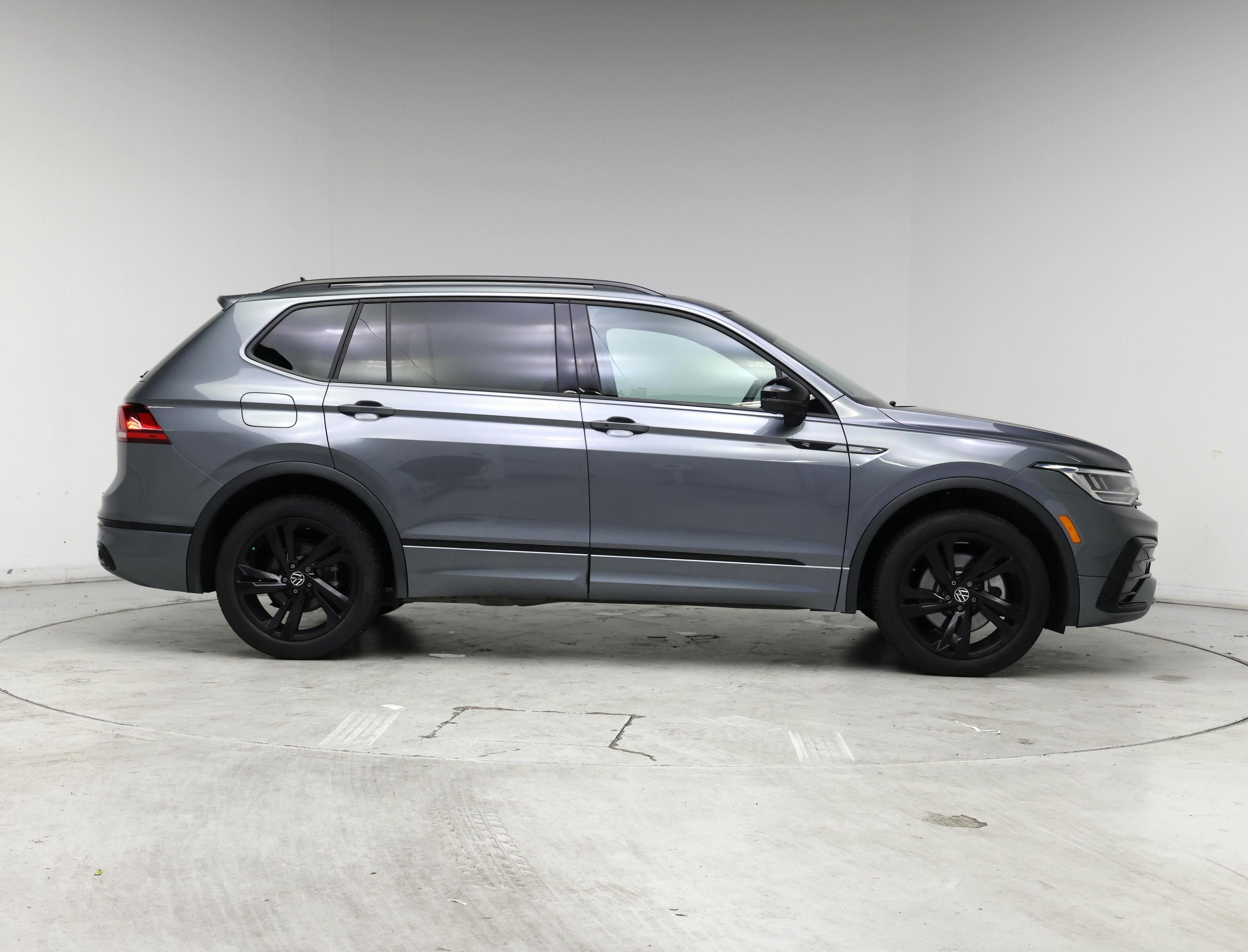 Thumbnail: 2023 Volkswagen Tiguan - 7