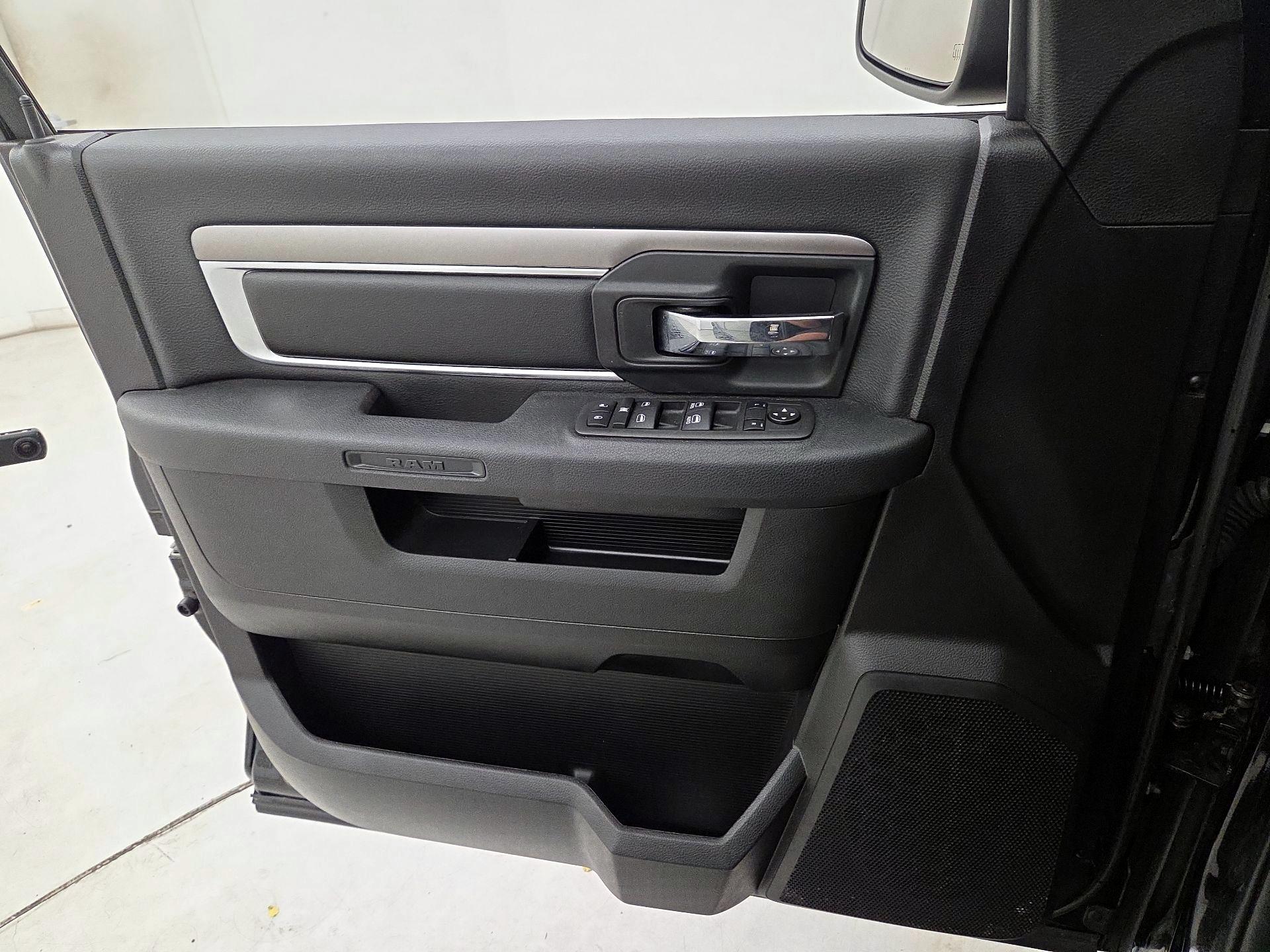 Thumbnail: 2022 RAM 1500 Classic - 12