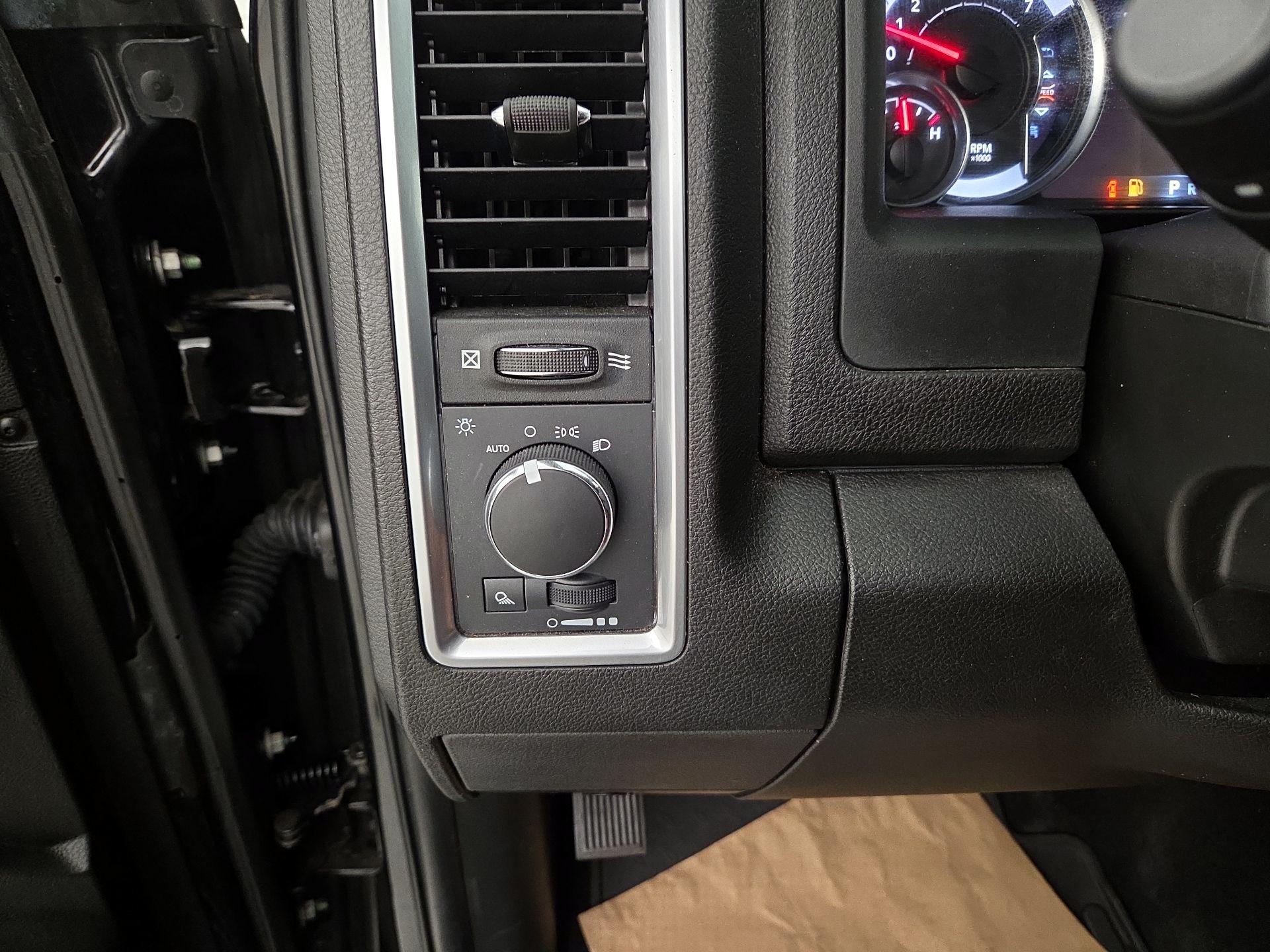 Thumbnail: 2022 RAM 1500 Classic - 13