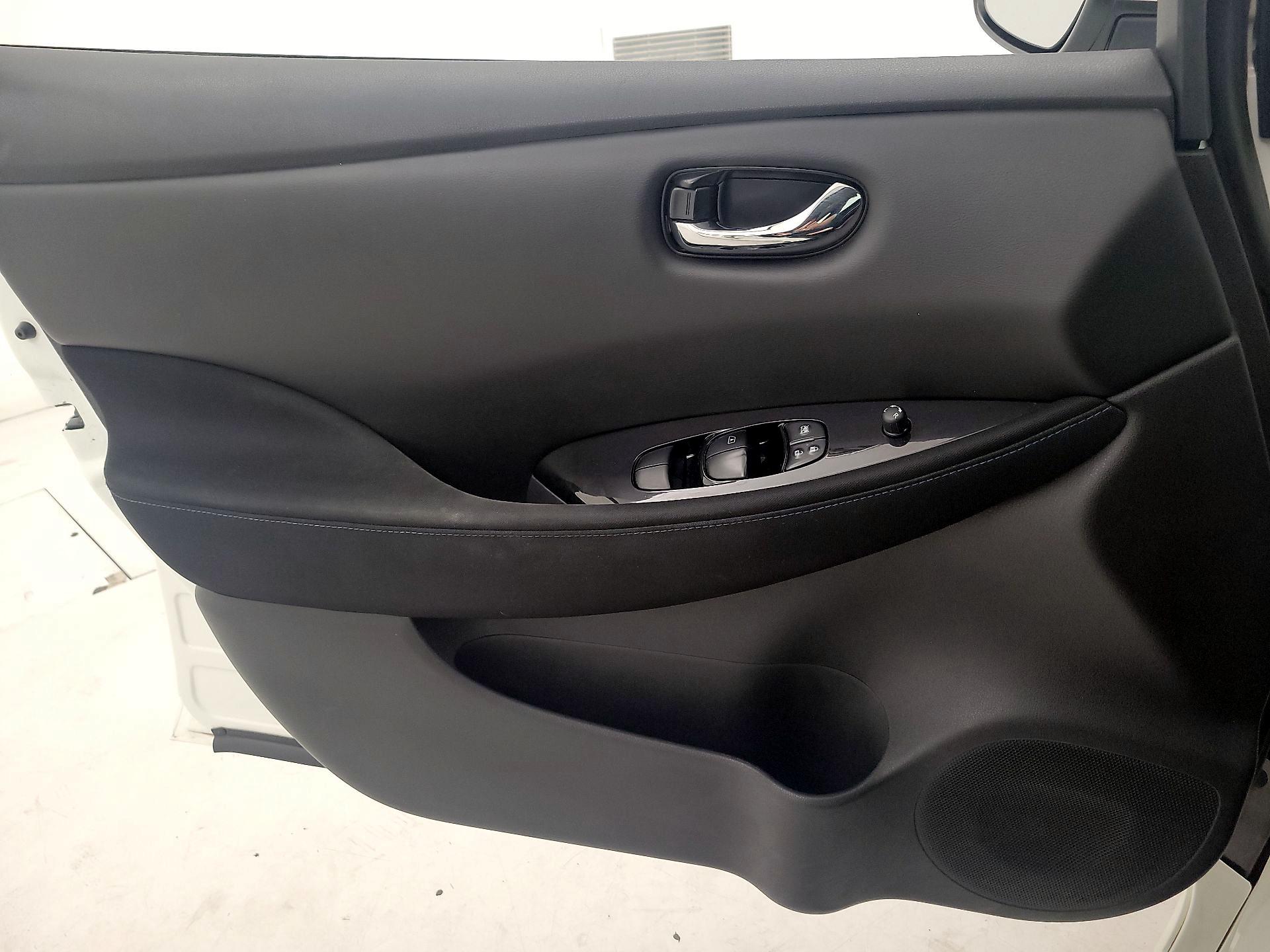 Thumbnail: 2021 Nissan Leaf - 12