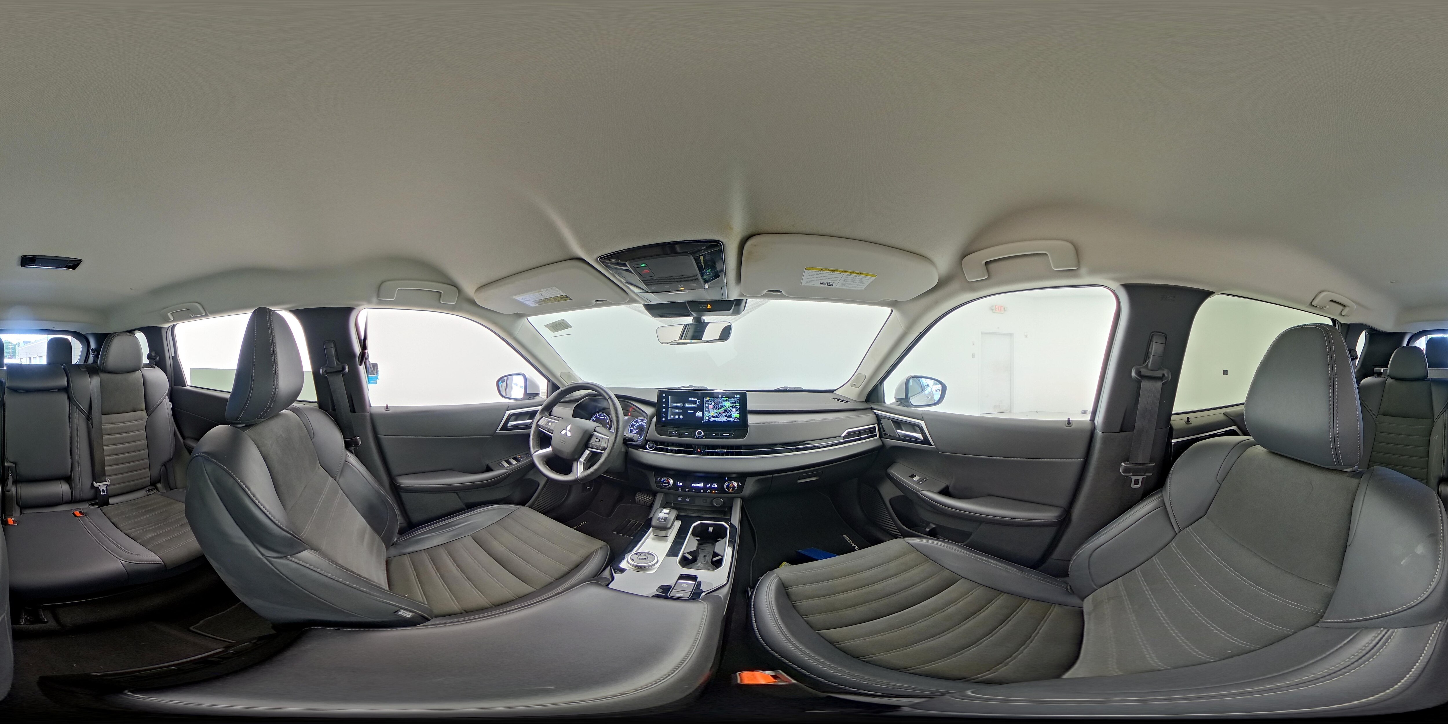 2025 Mitsubishi Outlander SE - Photo 24