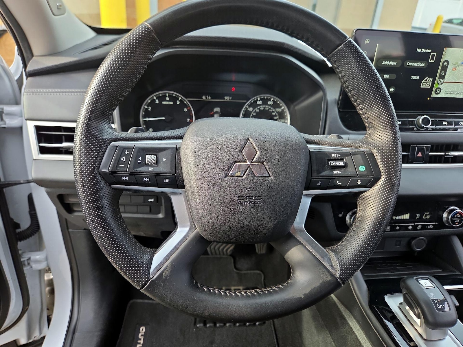 2025 Mitsubishi Outlander SE - Photo 11