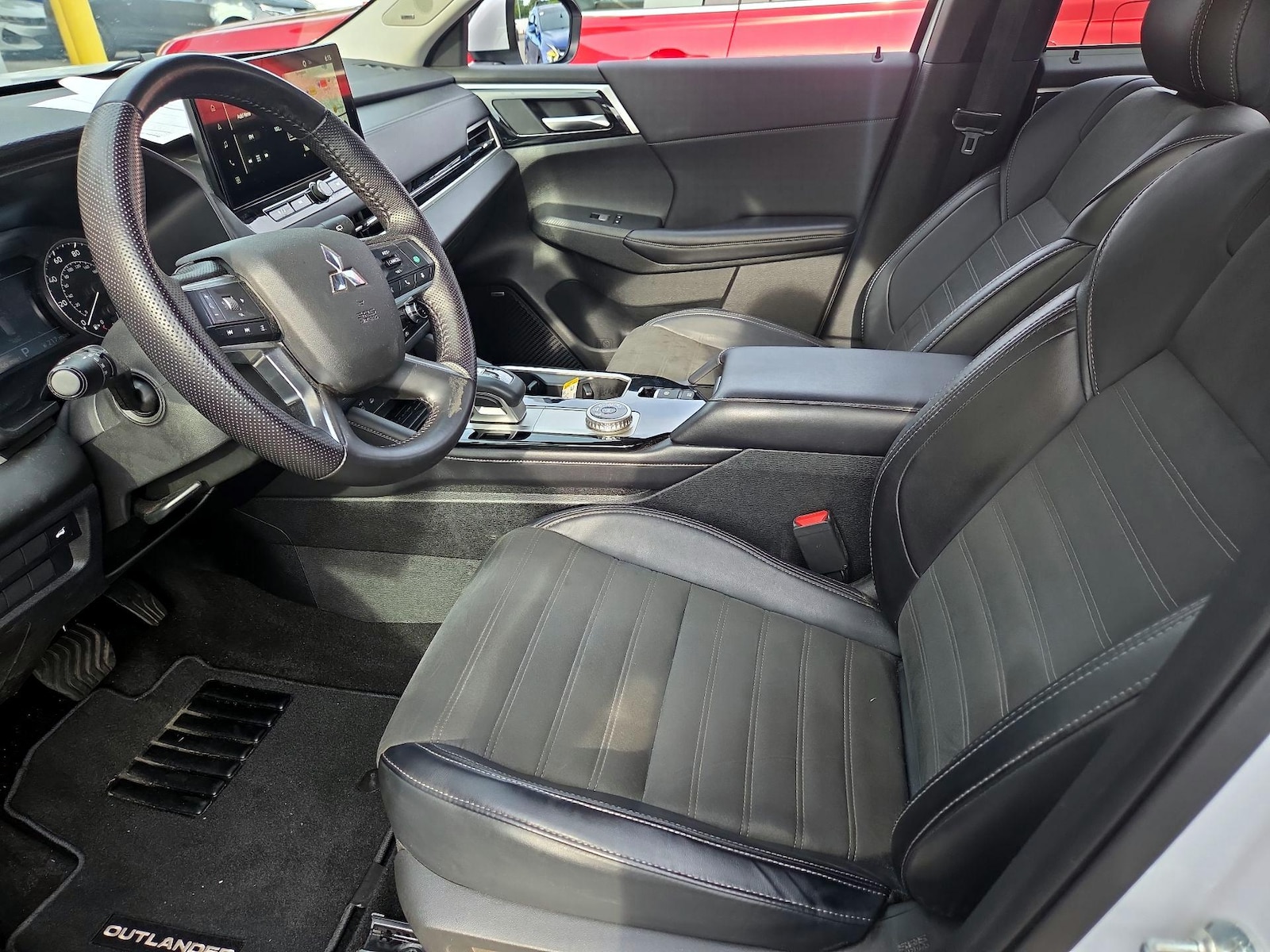 2025 Mitsubishi Outlander SE - Photo 12