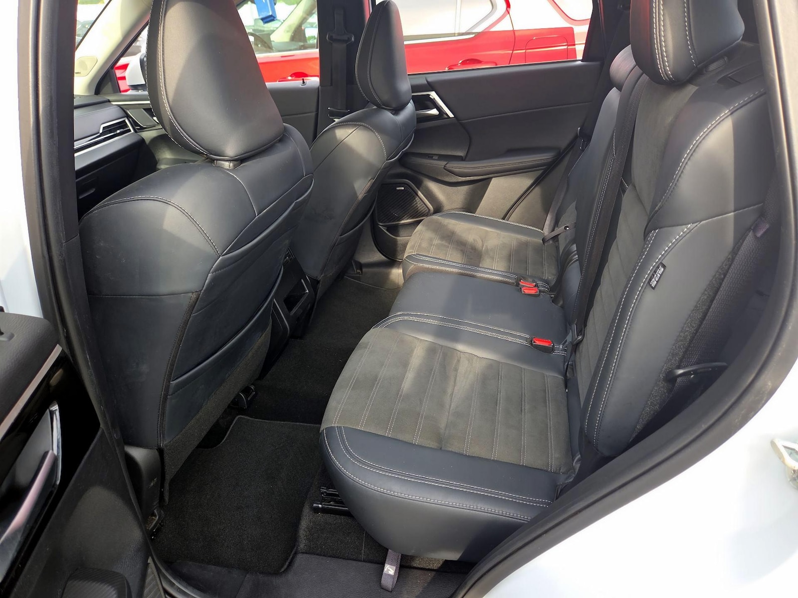 2025 Mitsubishi Outlander SE - Photo 20