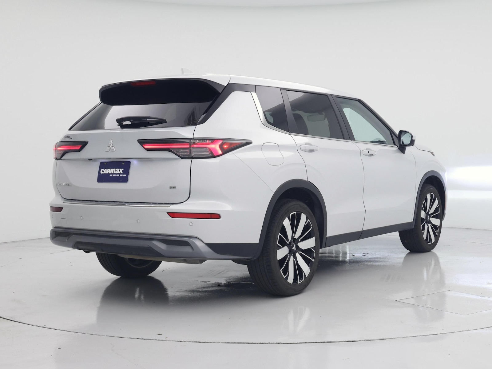 2025 Mitsubishi Outlander SE - Photo 9