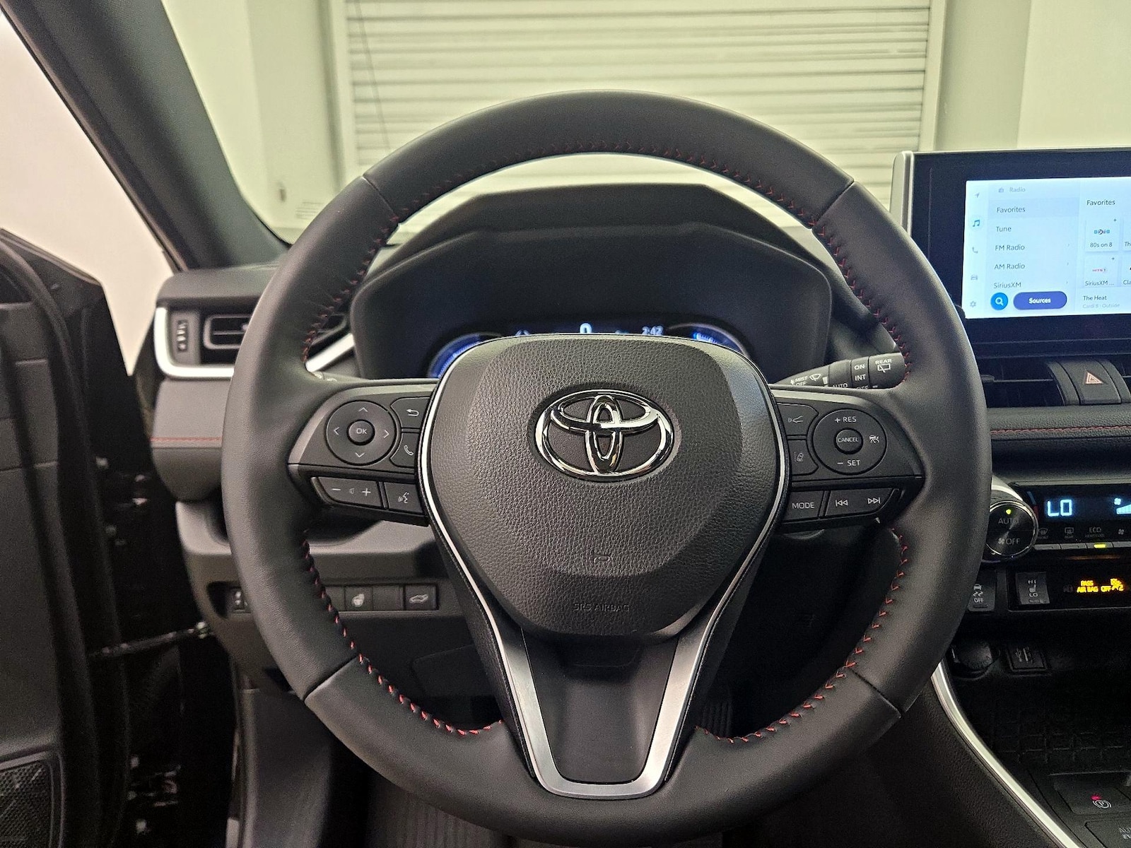 2024 Toyota RAV4 SE - Photo 11