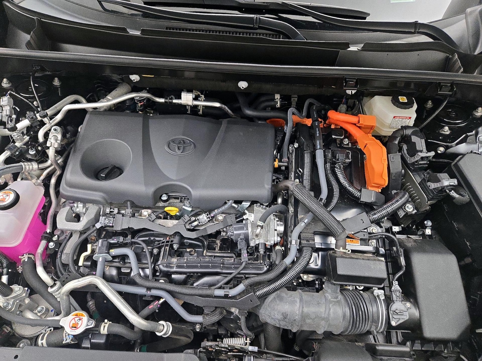 2024 Toyota RAV4 SE - Photo 24