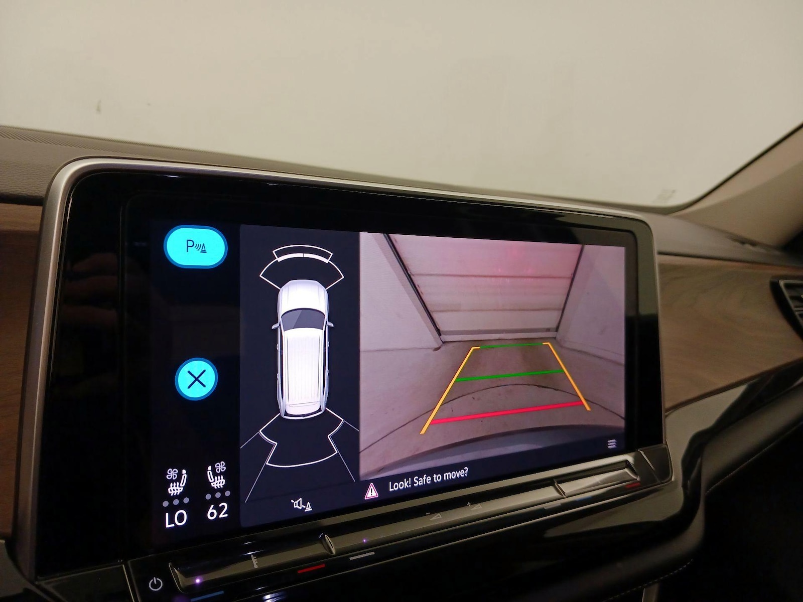 2024 Volkswagen Atlas SE w/Tech - Photo 15