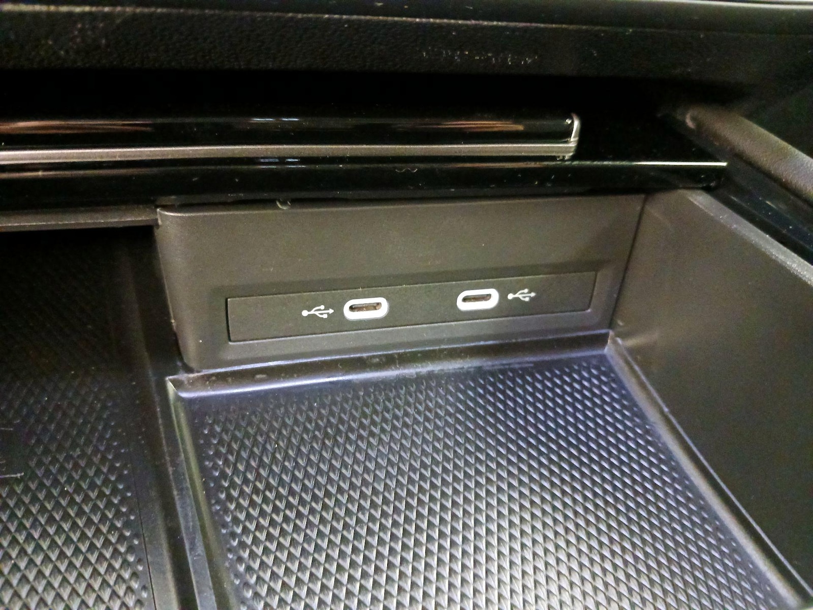 2024 Volkswagen Atlas SE w/Tech - Photo 19