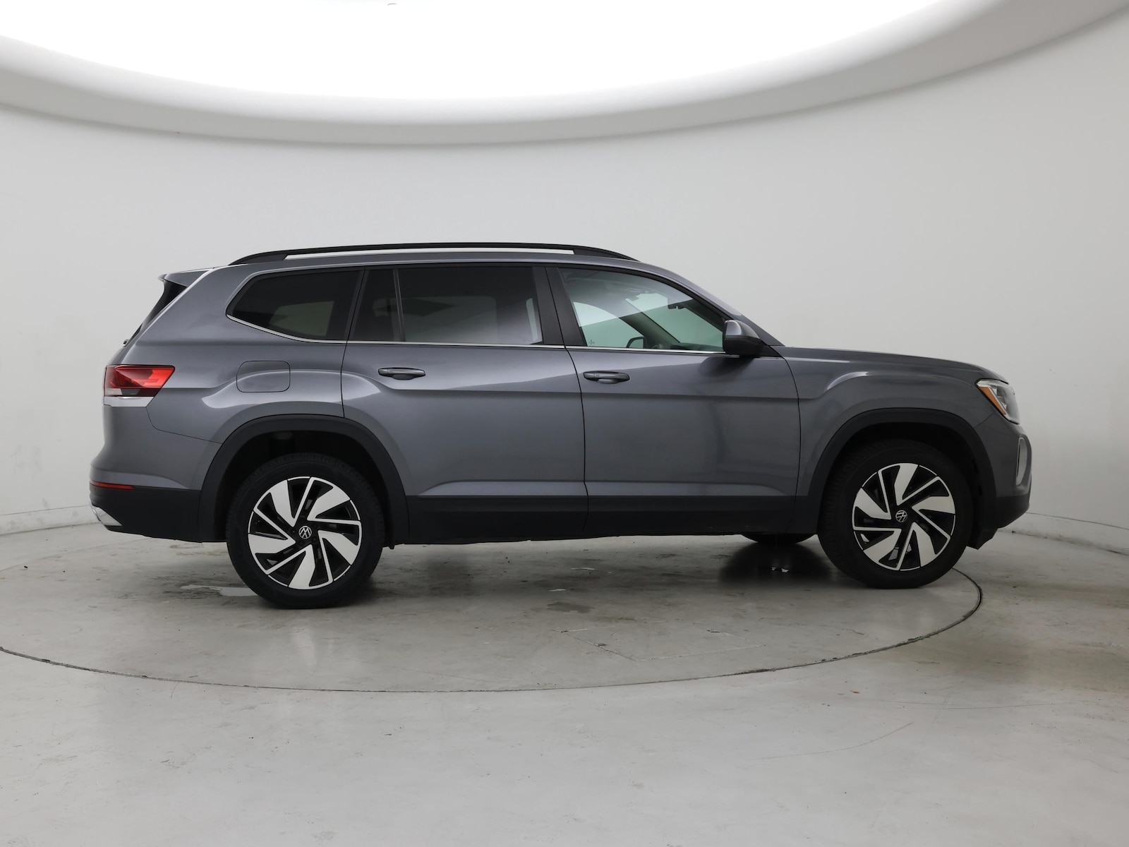 2024 Volkswagen Atlas SE w/Tech - Photo 8