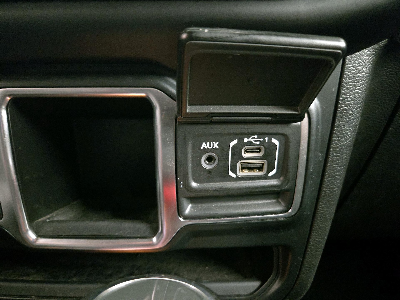 2022 Jeep Wrangler Willys Sport - Photo 19
