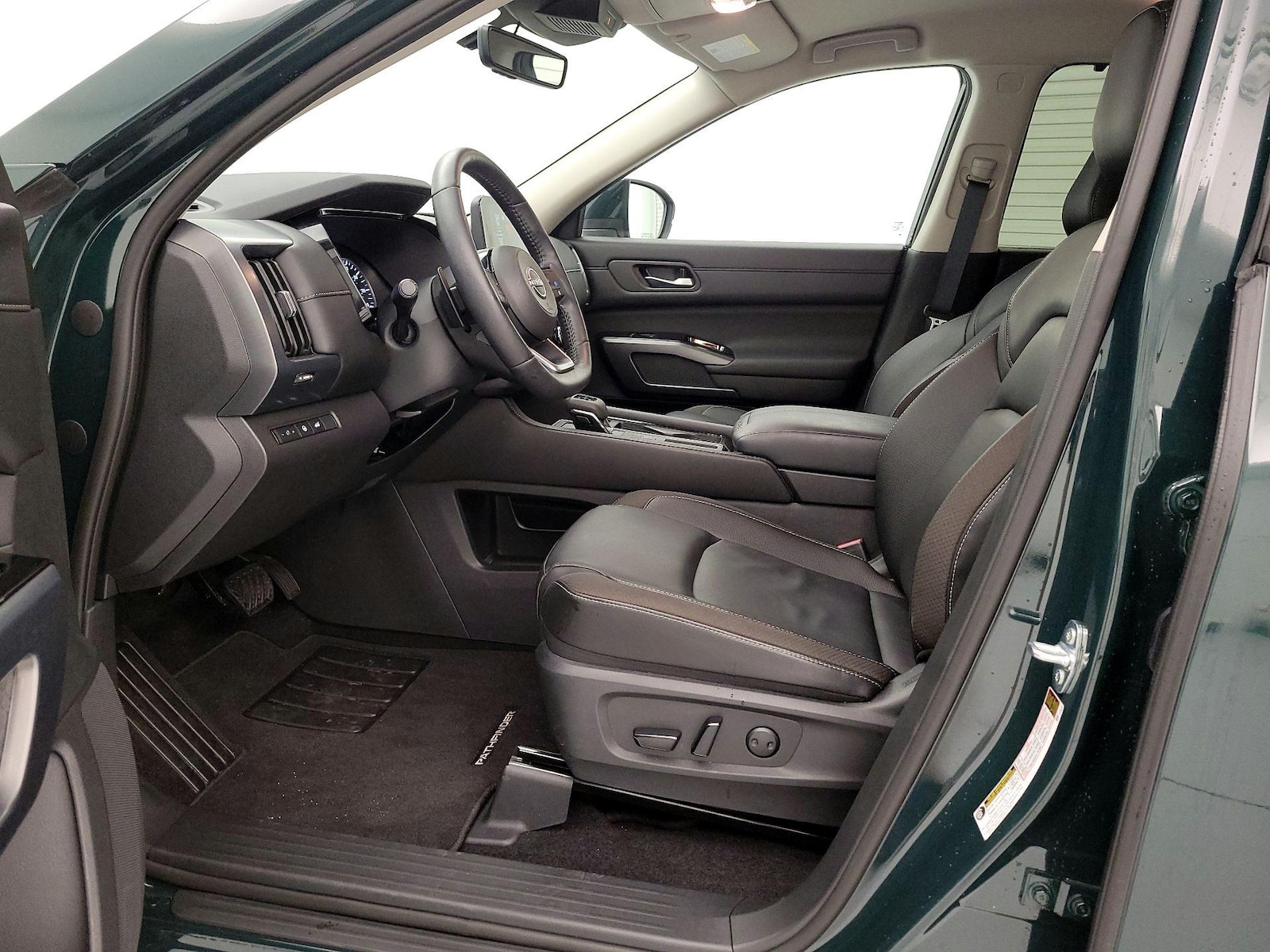 2025 Nissan Pathfinder SL - Photo 12