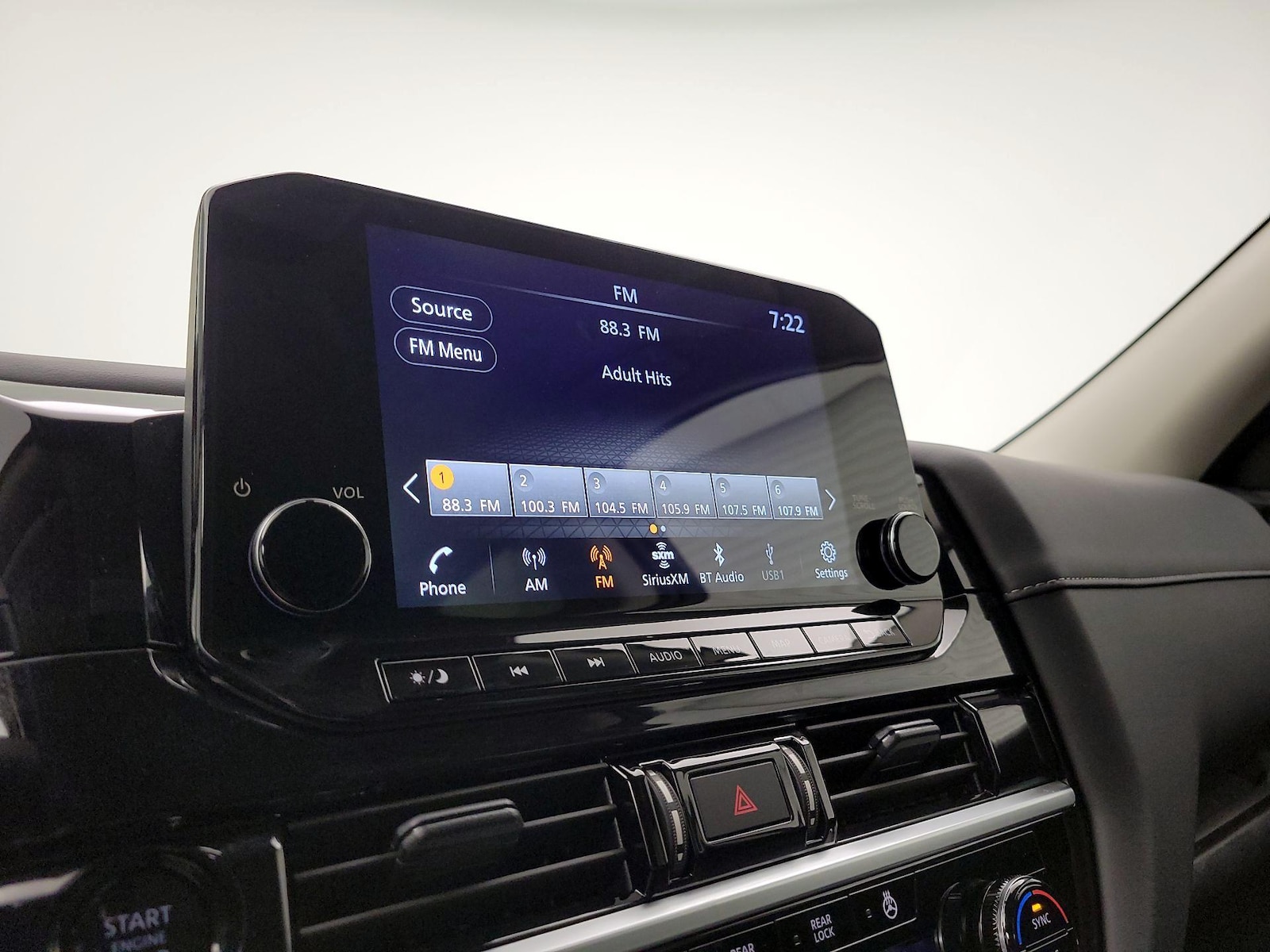 2025 Nissan Pathfinder SL - Photo 17