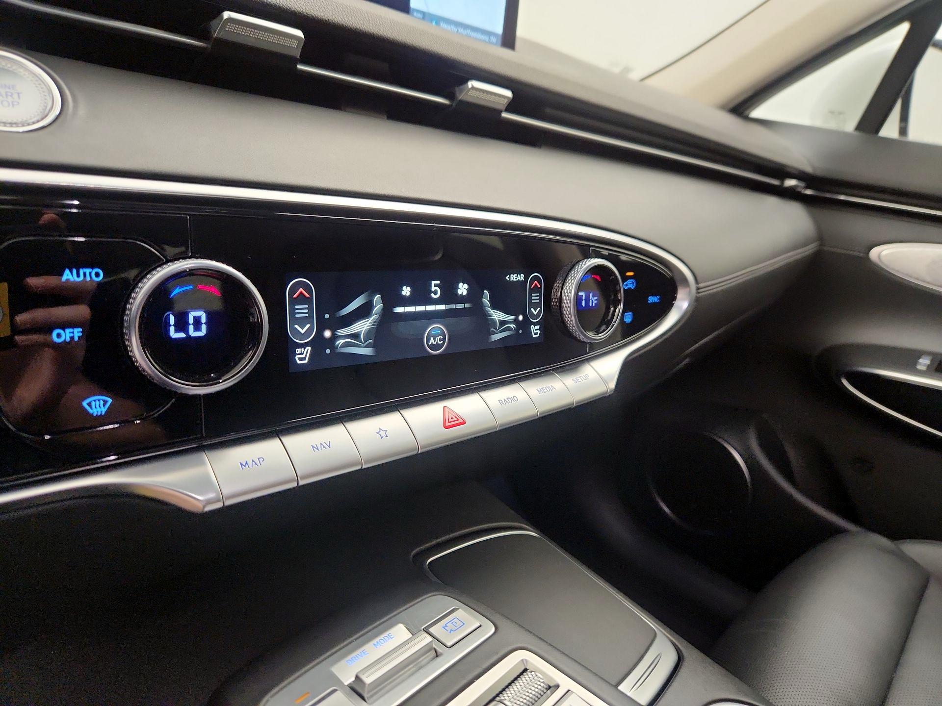 Thumbnail: 2025 Genesis GV70 - 16