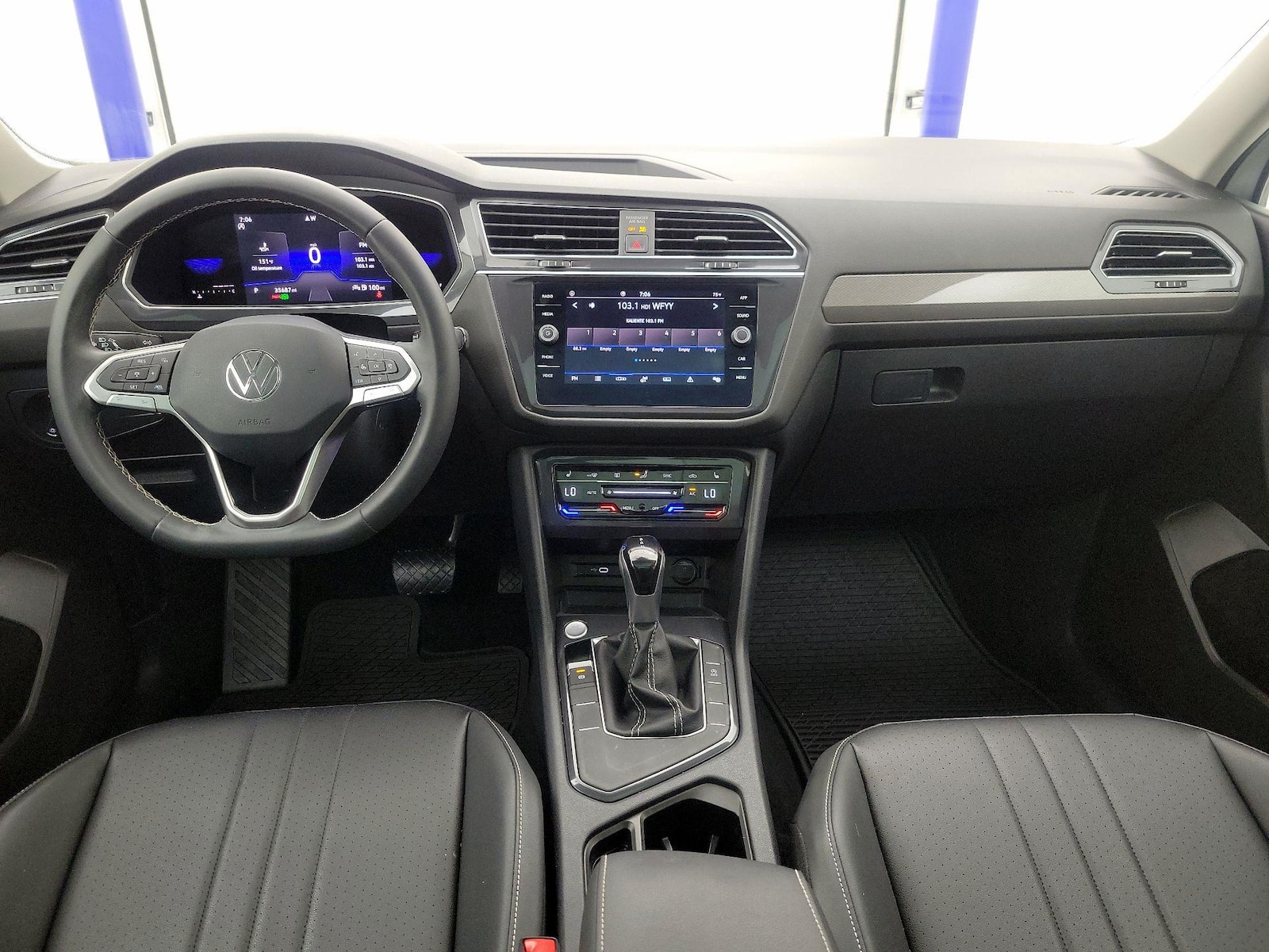 2023 Volkswagen Tiguan SE - Photo 10