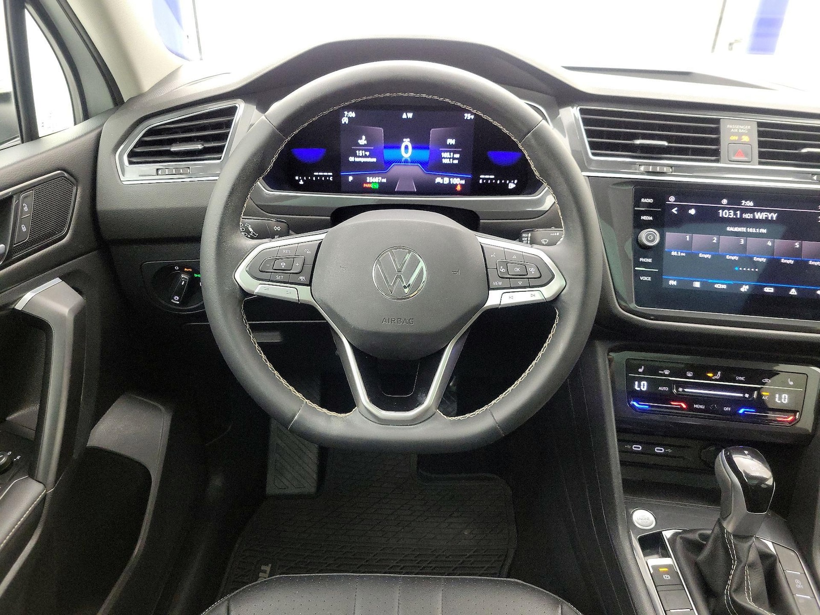 2023 Volkswagen Tiguan SE - Photo 11