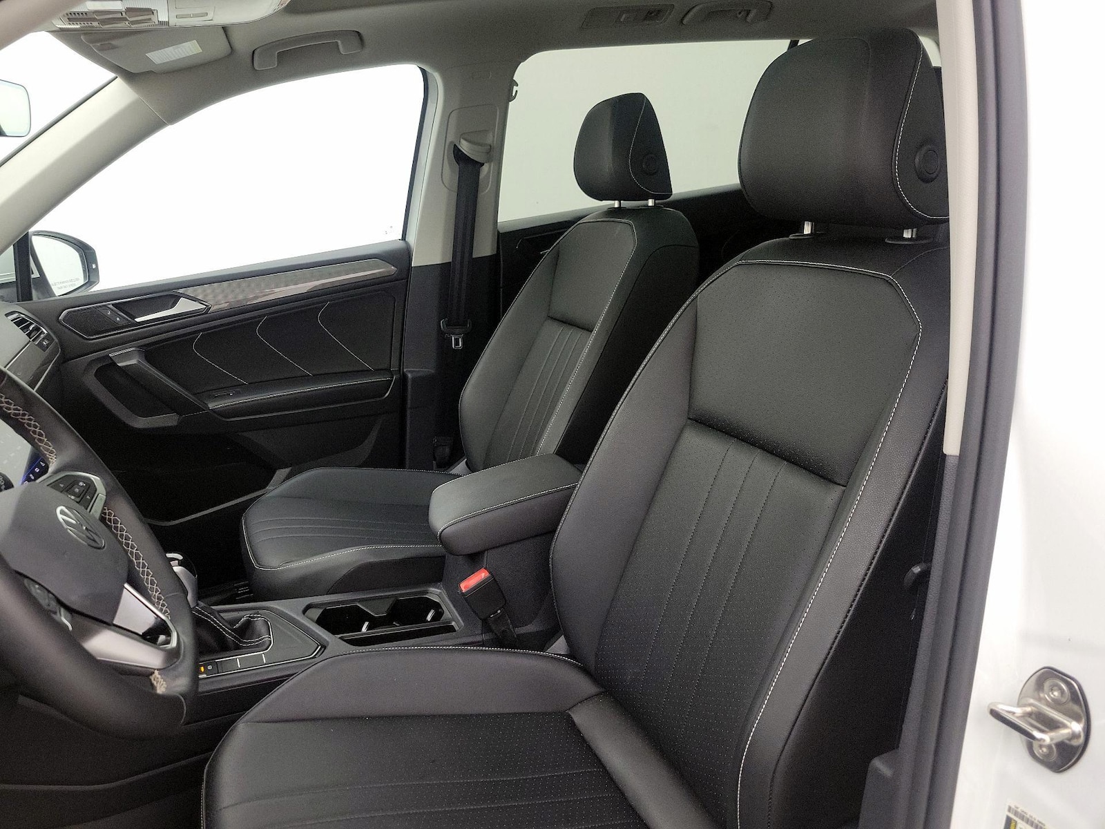 2023 Volkswagen Tiguan SE - Photo 12