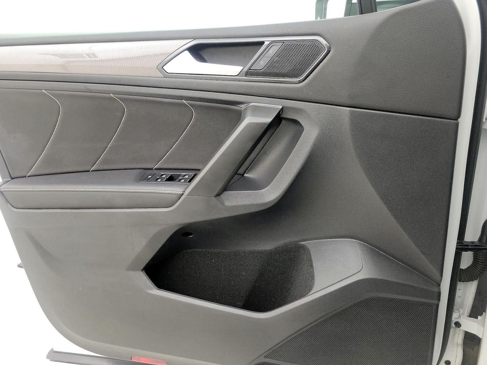 2023 Volkswagen Tiguan SE - Photo 13