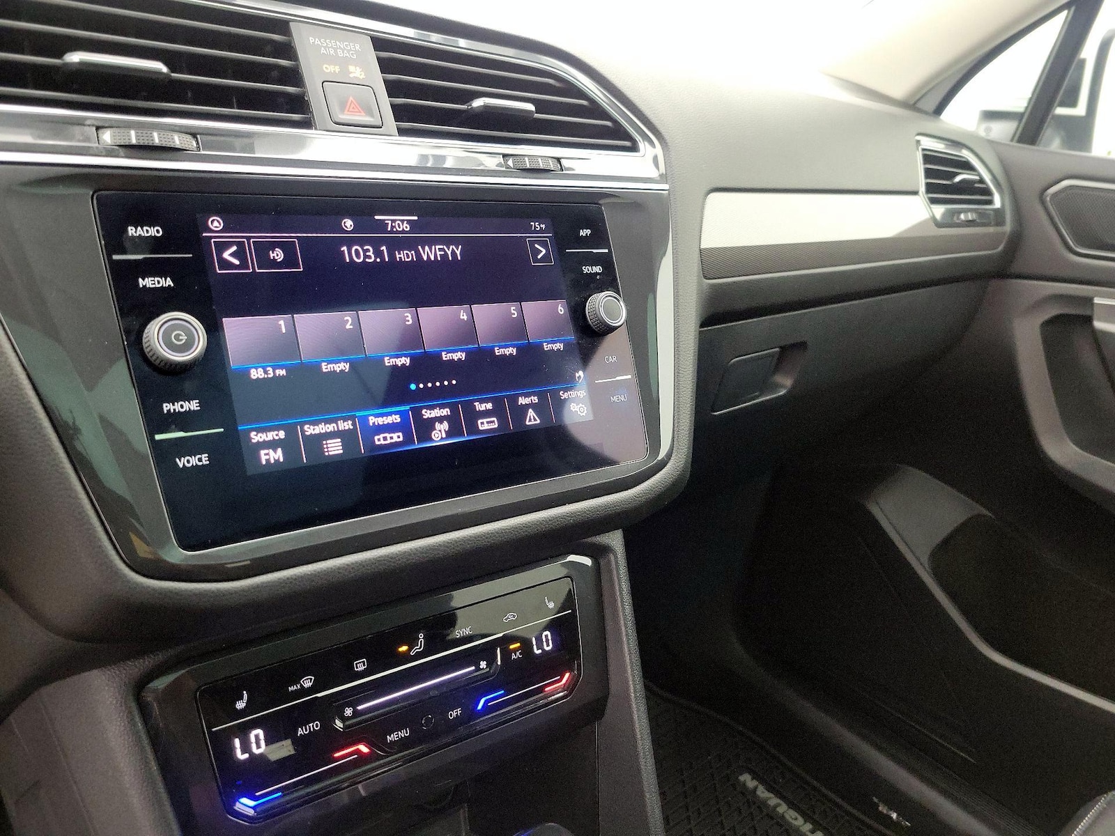 2023 Volkswagen Tiguan SE - Photo 16