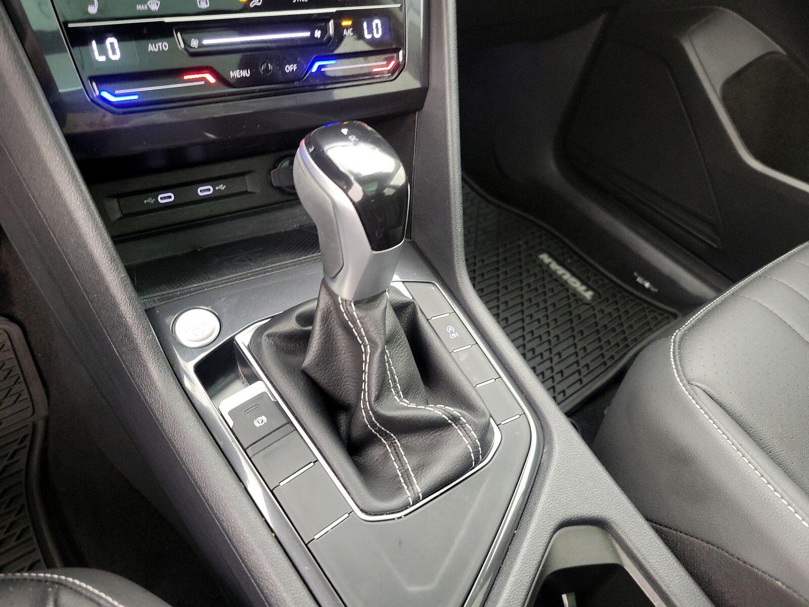 2023 Volkswagen Tiguan SE - Photo 18