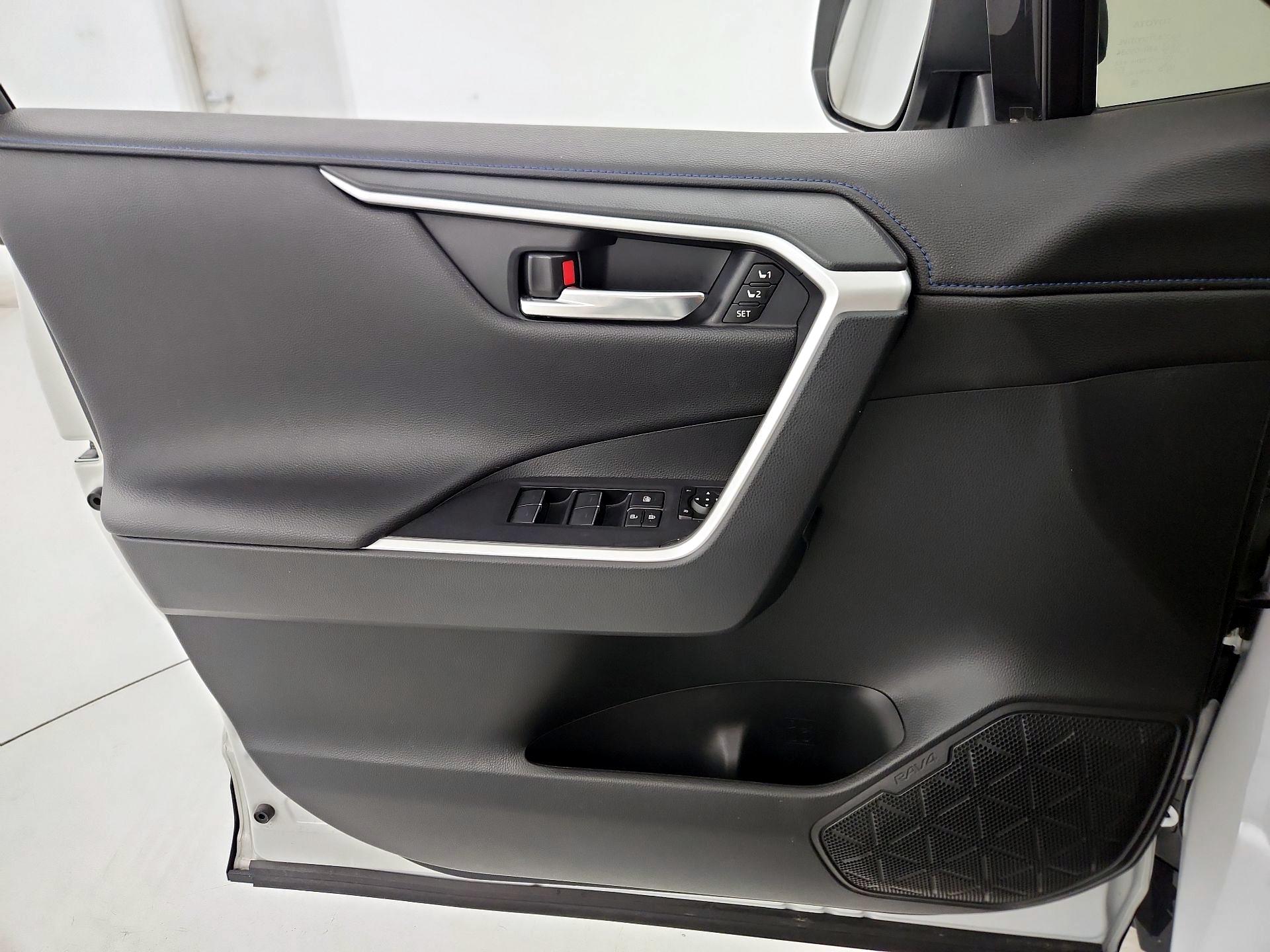 Thumbnail: 2023 Toyota RAV4 - 12