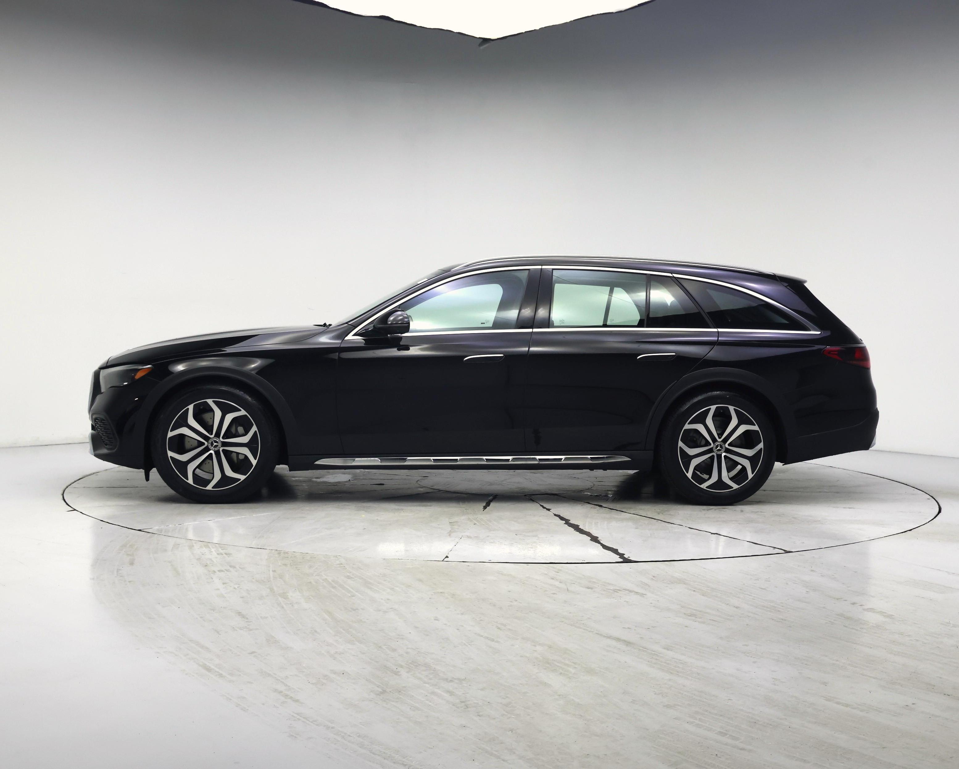 Thumbnail: 2025 Mercedes-Benz E-Class - 3