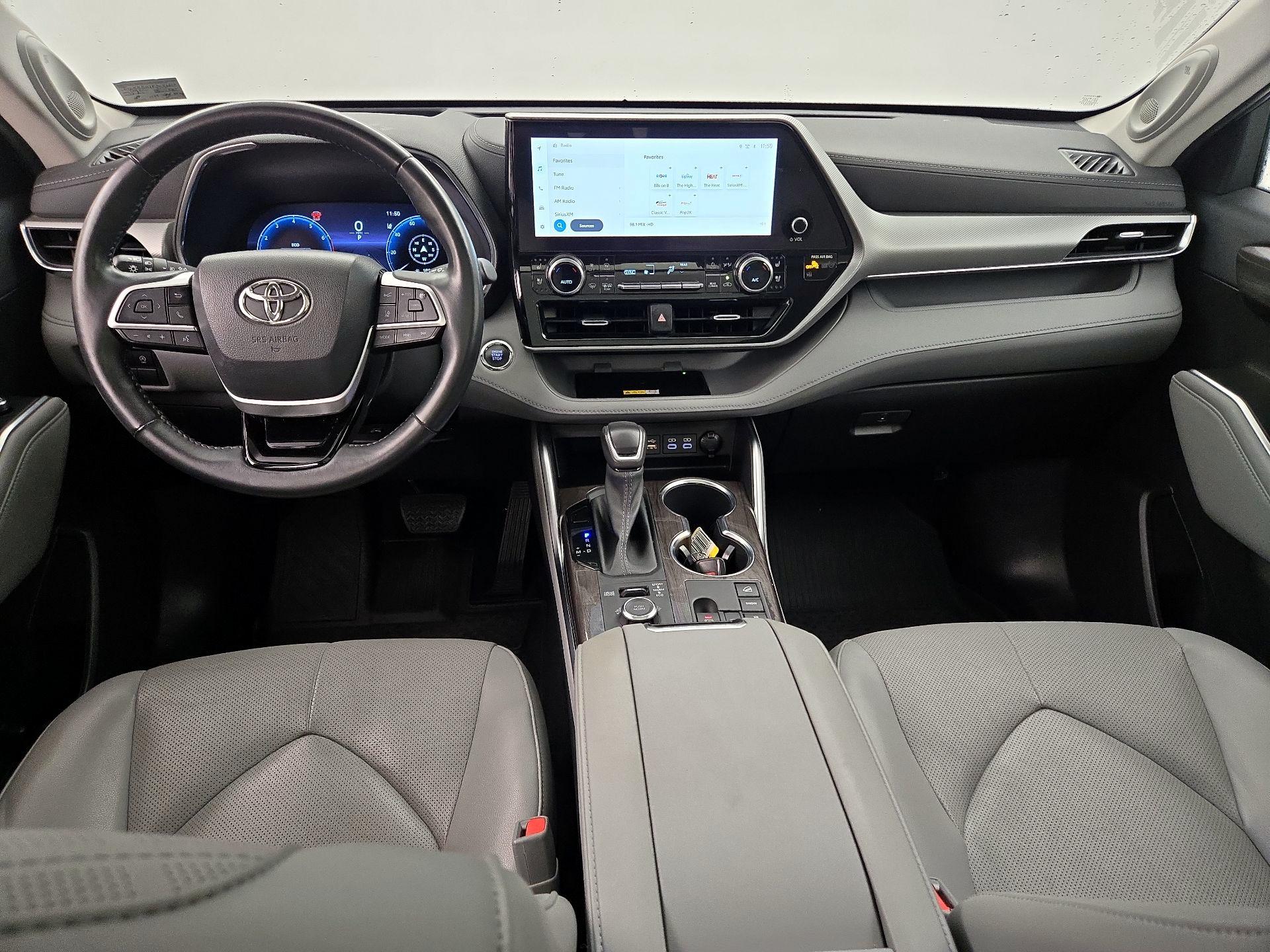 Thumbnail: 2023 Toyota Highlander - 9