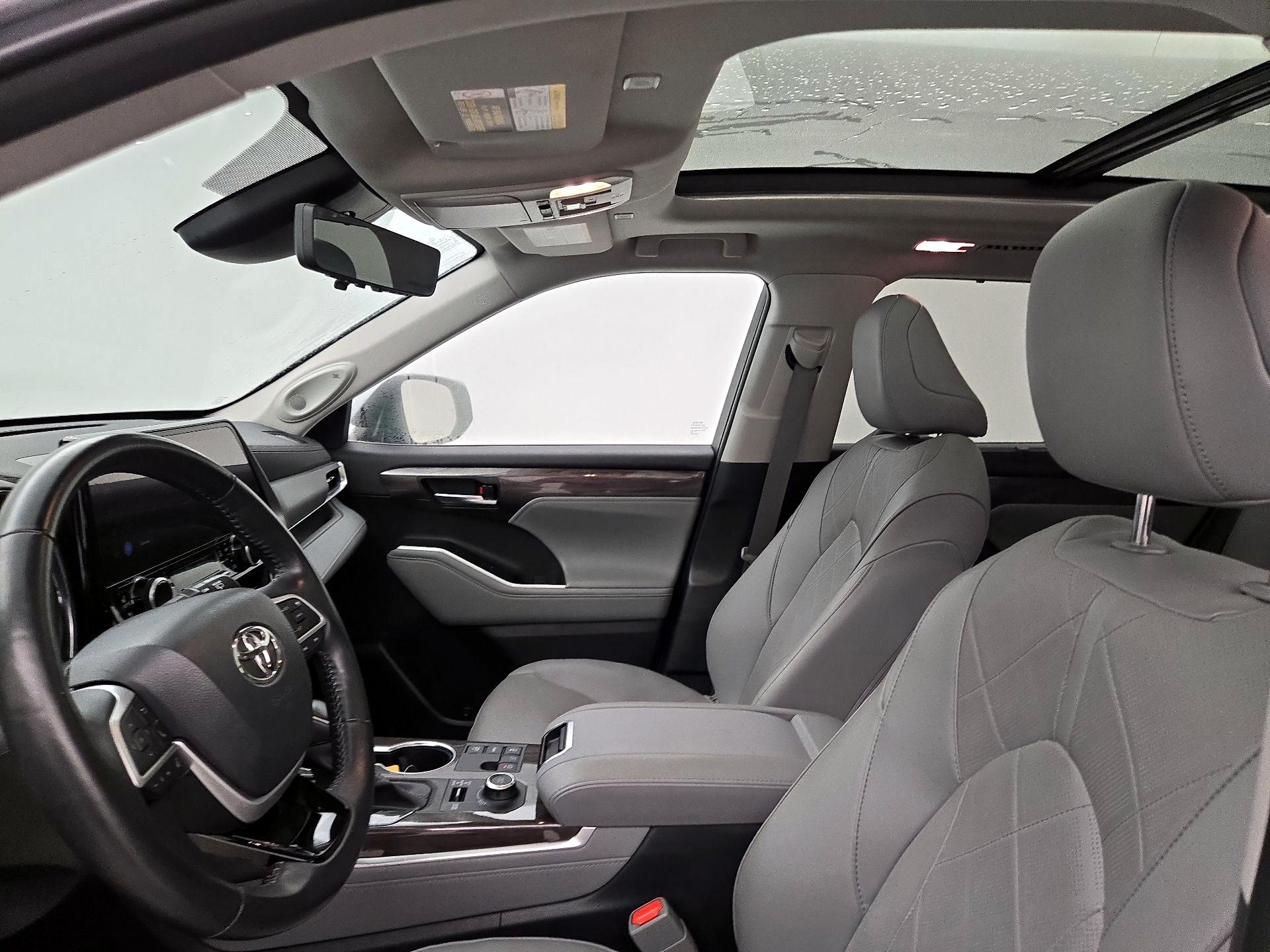 Thumbnail: 2023 Toyota Highlander - 19
