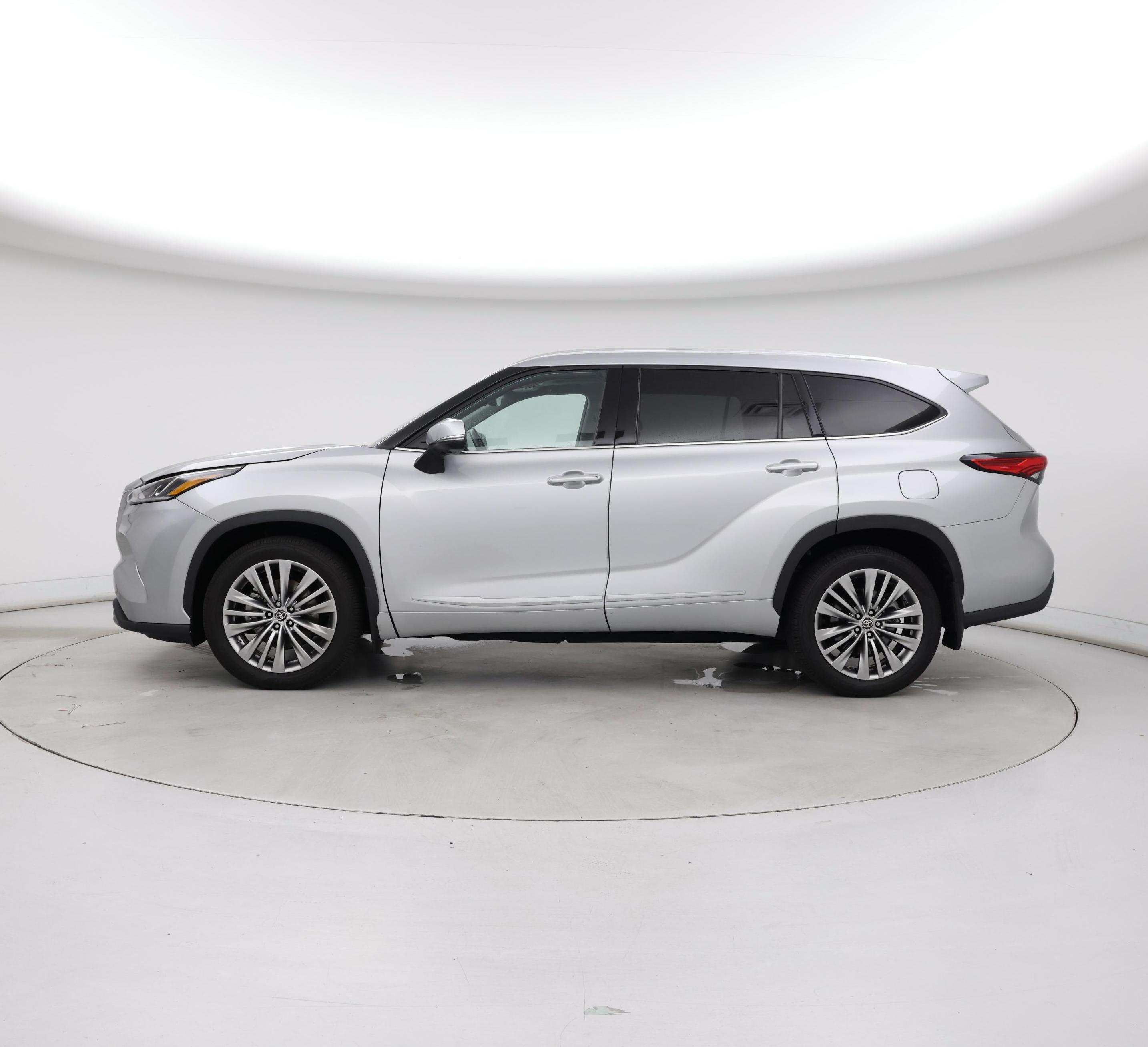 Thumbnail: 2023 Toyota Highlander - 3
